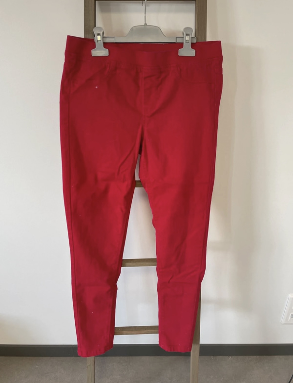 Pantalon rouge, La Halle, 40