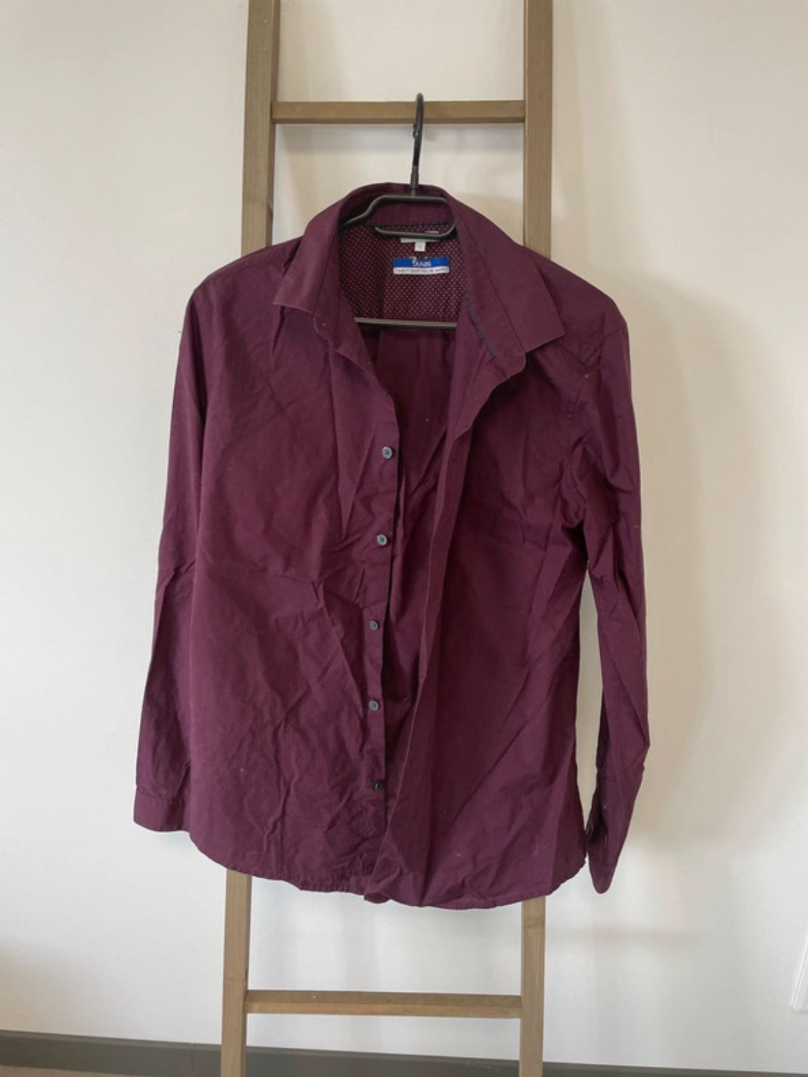 Chemise bordeaux, Jules, L