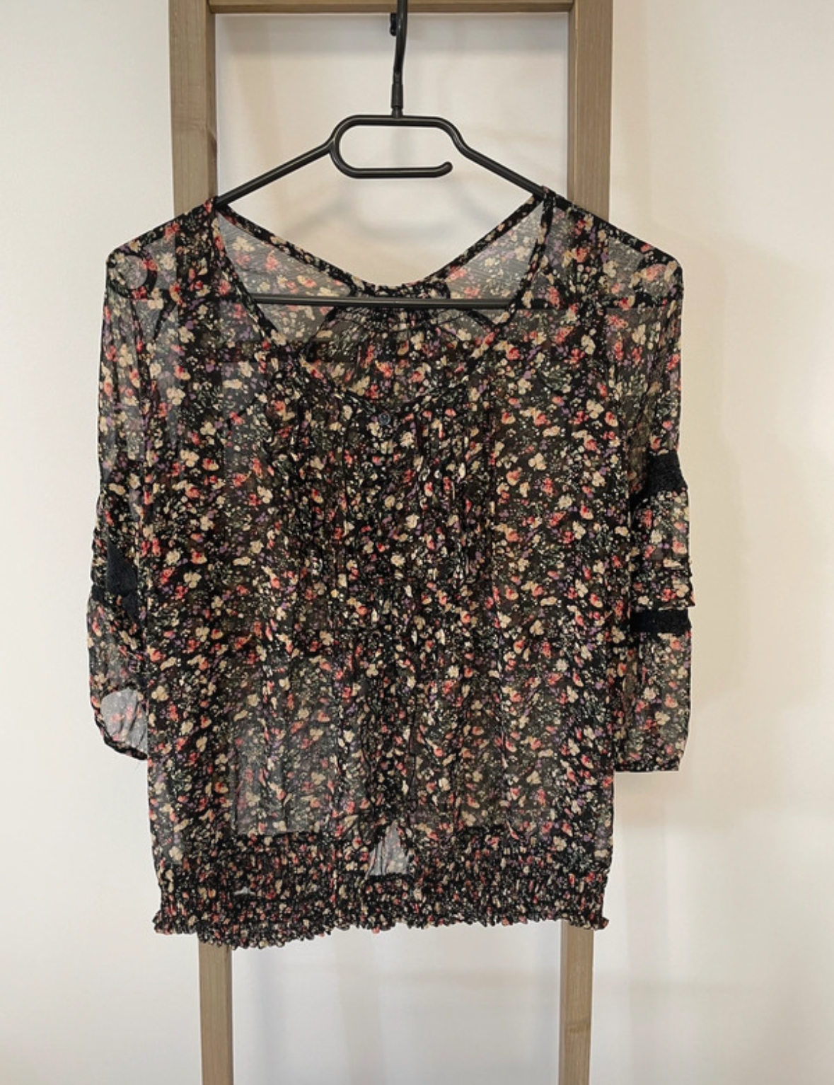 Blouse fleurie transparente et dentelle, 38