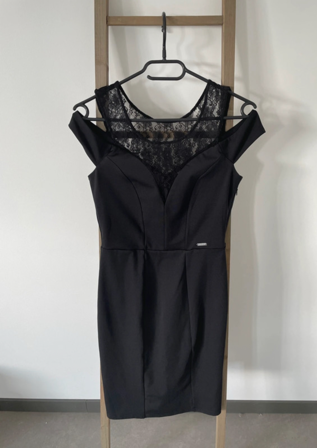 Robe noire en dentelle, Guess, 36
