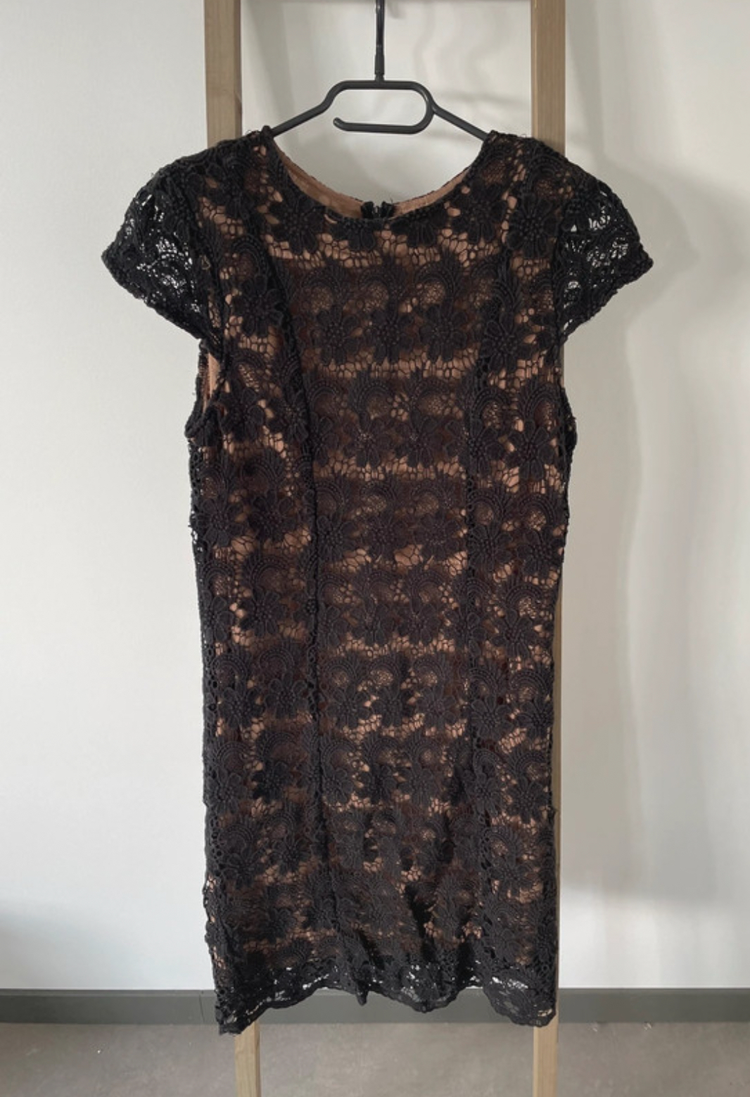 SBOU04 ROBE MARRON AVEC DENTELLE NOIRE