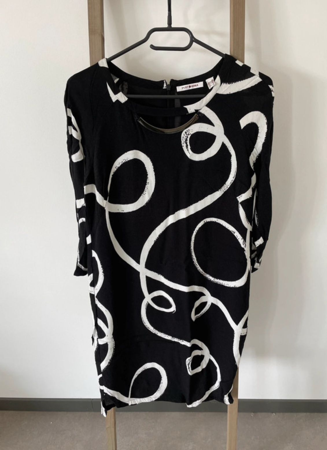 Robe noire et blanche, Punt Roma, 38