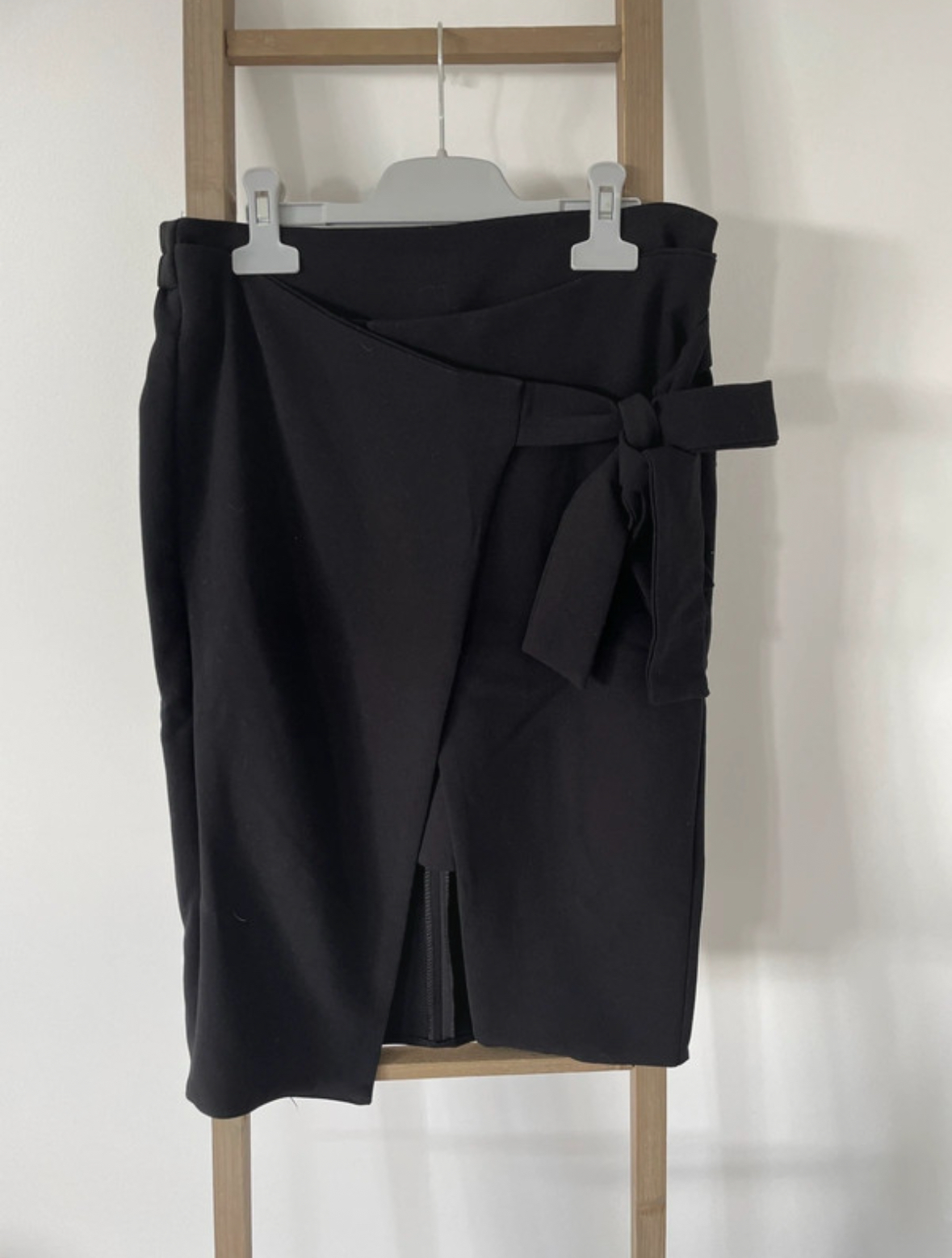 Jupe noire portefeuille nouée, Scarlet Roos, M