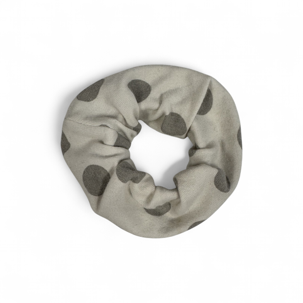 Chouchou blanc avec ronds gris