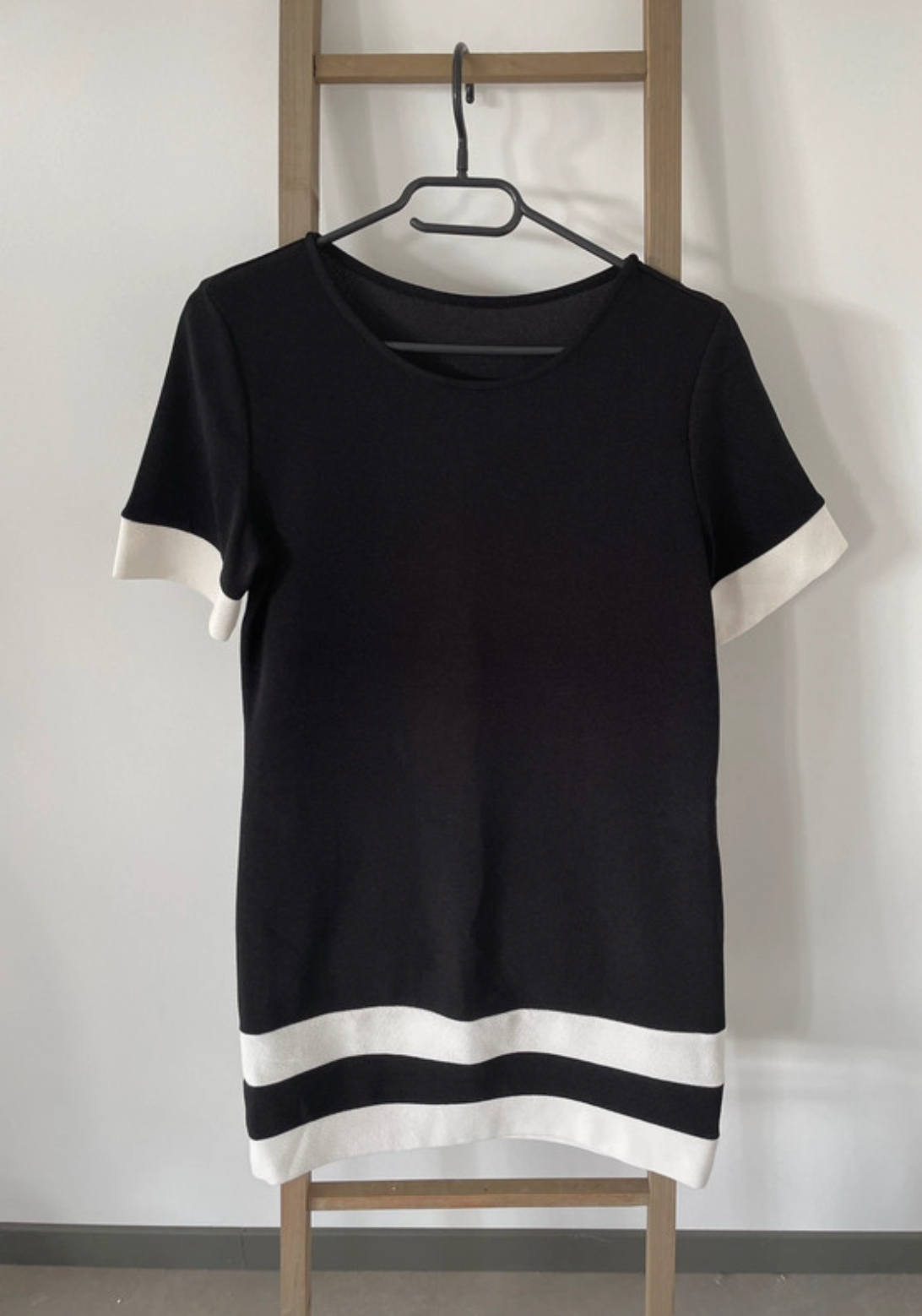 Robe noir et blanc manches courtes, S