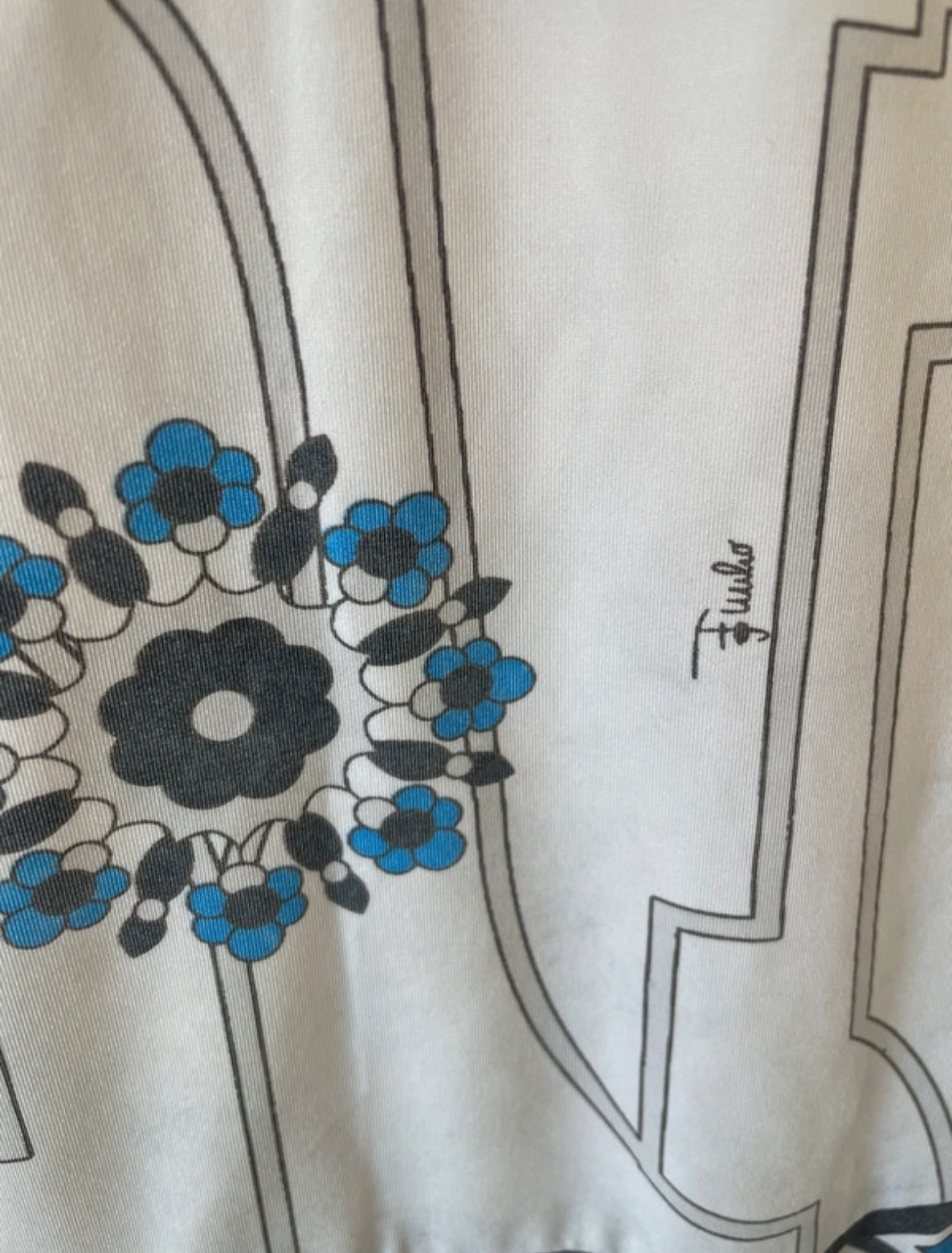 SBOU44 ROBE BLANC ET BLEU EMILIO PUCCI 3
