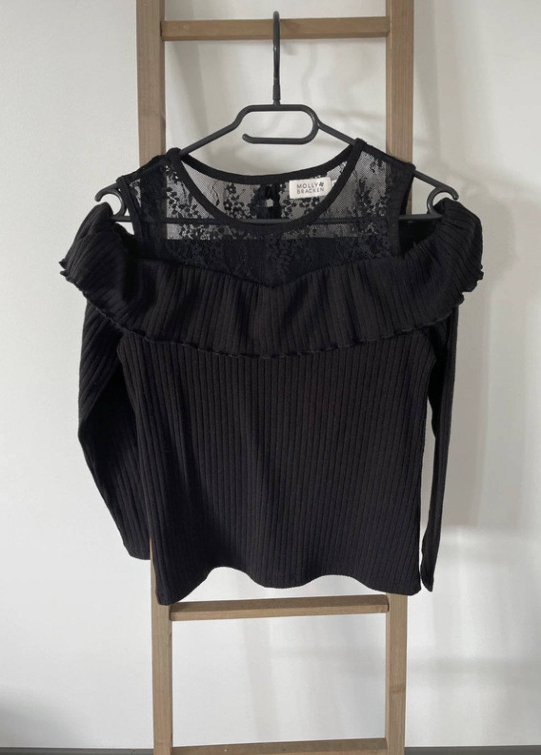 Top noir avec dentelle épaule dénudée, Molly Bracken, S