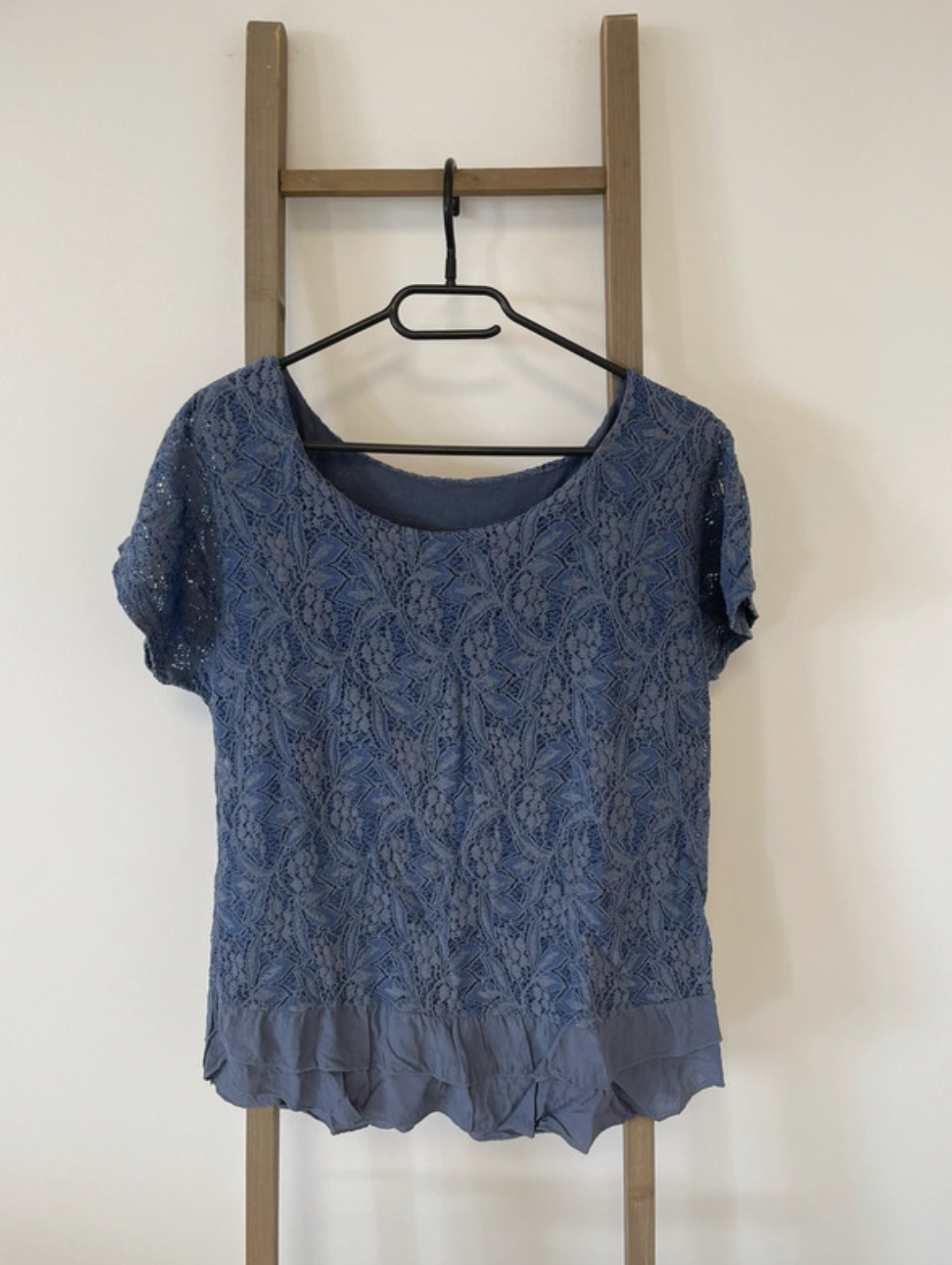 T-shirt en dentelle bleue, 42