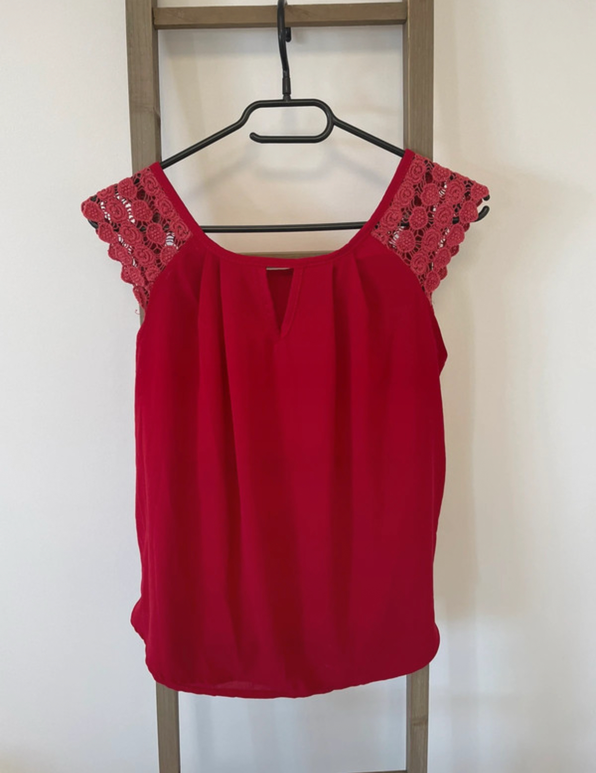 Débardeur rouge épaule au crochet, 40