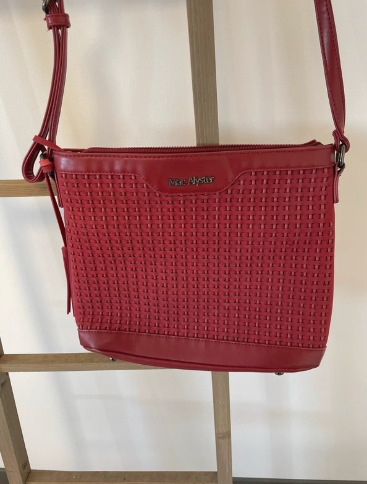 SARN110 SAC A MAIN ROUGE 1