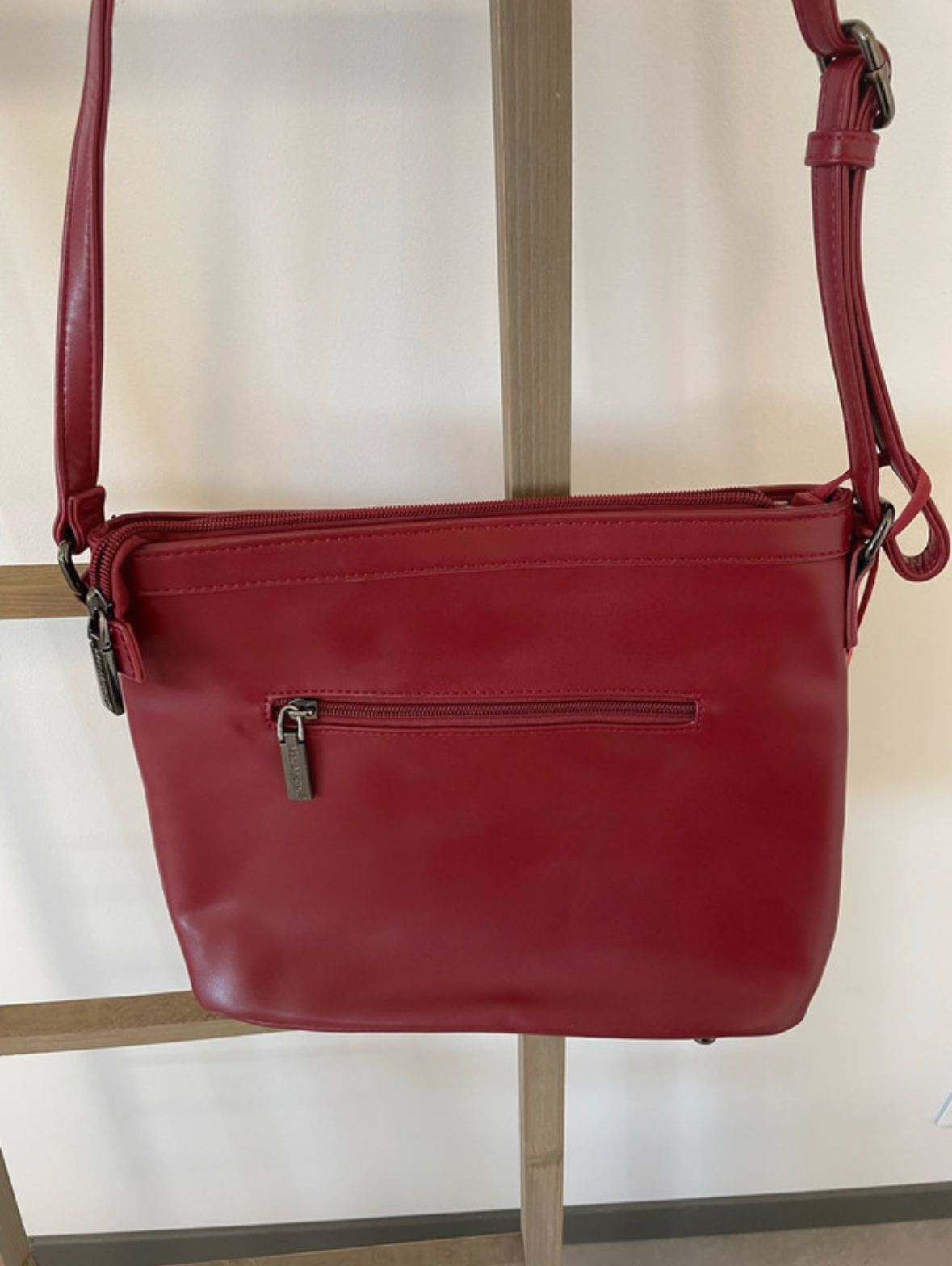 SARN110 SAC A MAIN ROUGE 2