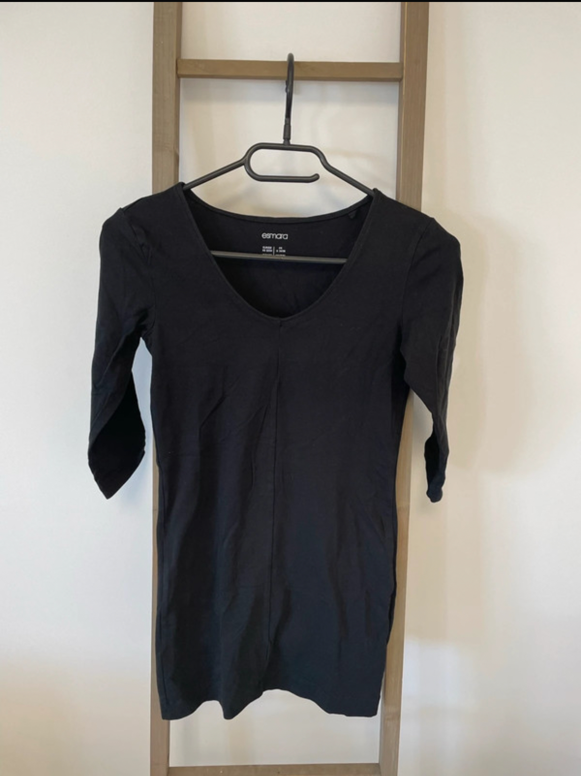 MGON108 ROBE MOULANTE NOIRE ESMARA