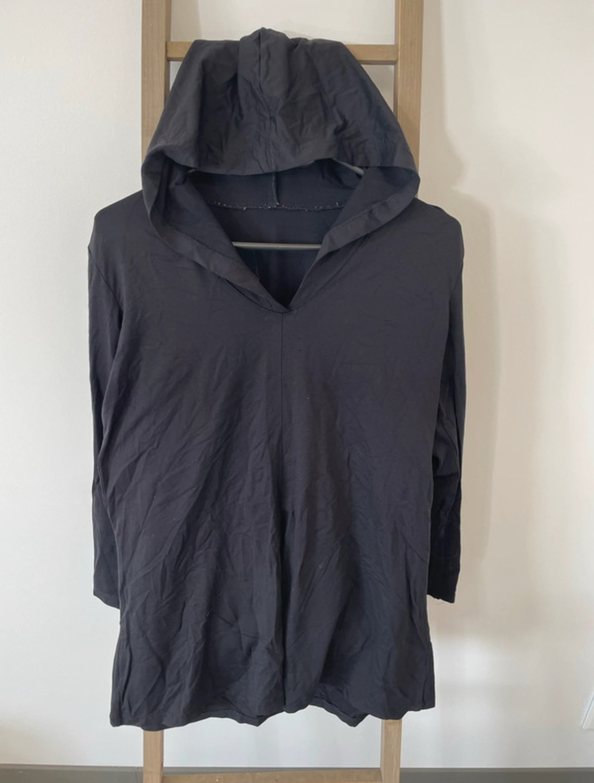Haut à capuche noir manches longues, 40