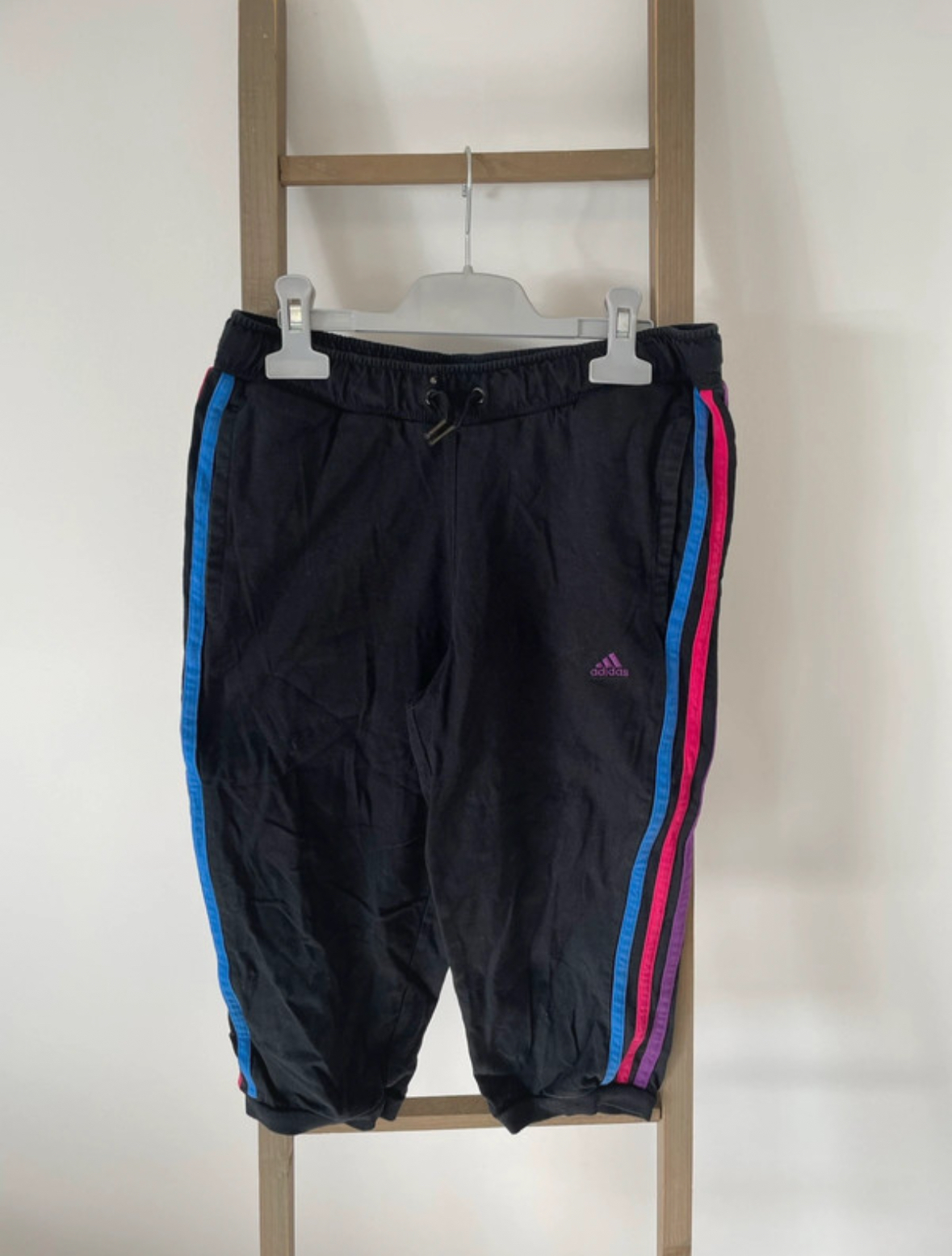 Pantacourt noir et bandes colorées, Adidas, 14 ans