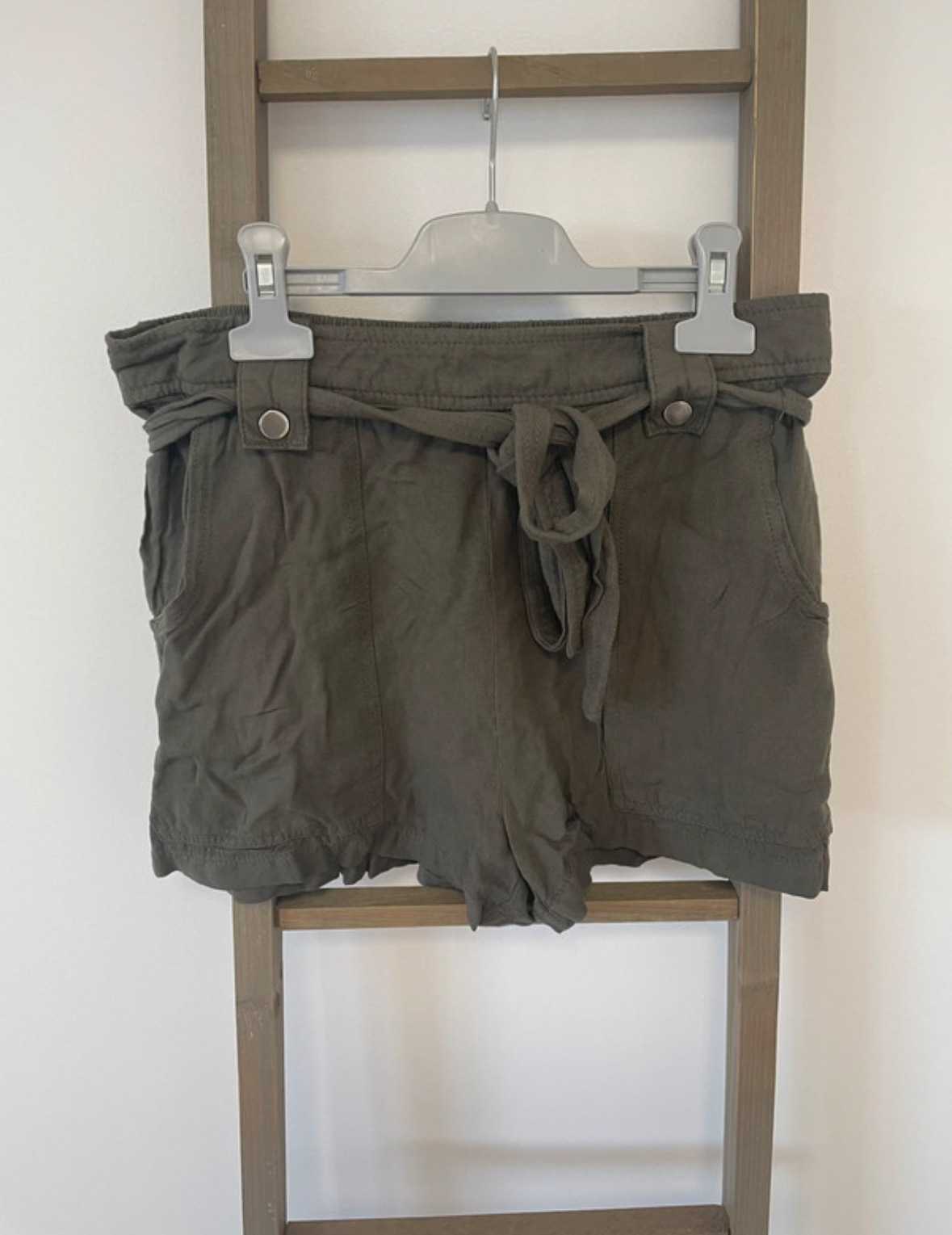 Short fluide kaki, New Look, 40