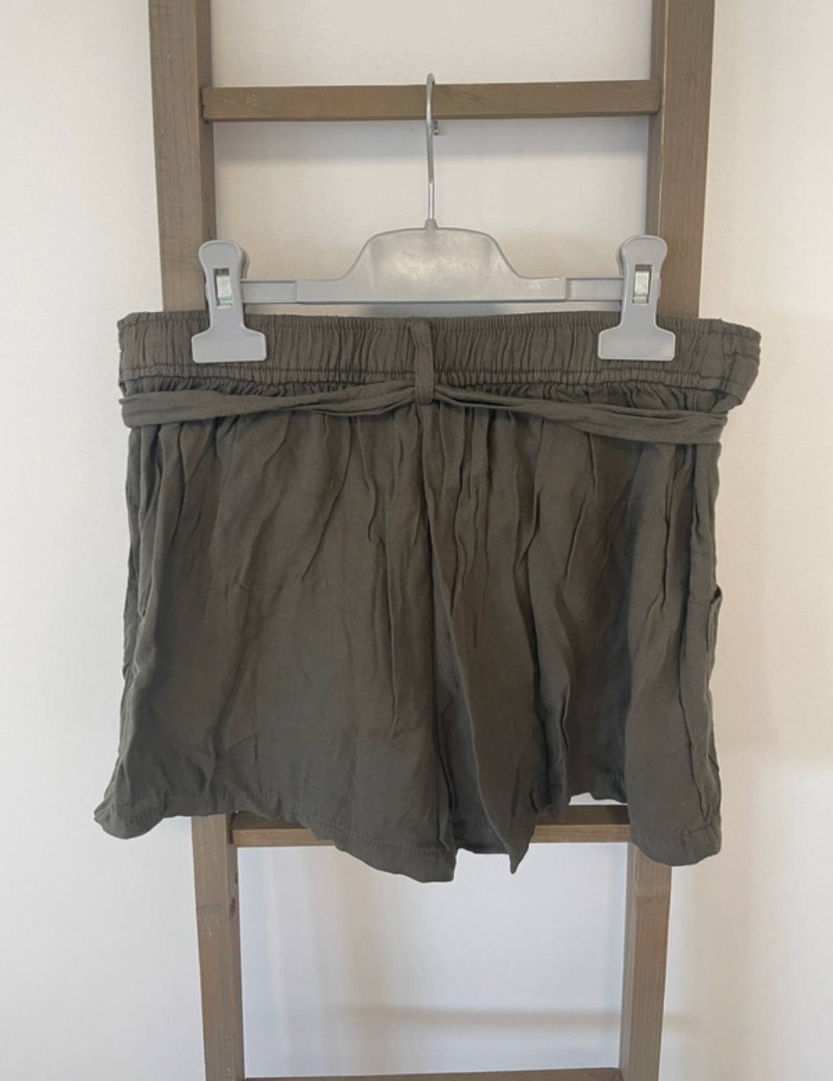 TGRA56 SHORT FLUIDE KAKI DOS