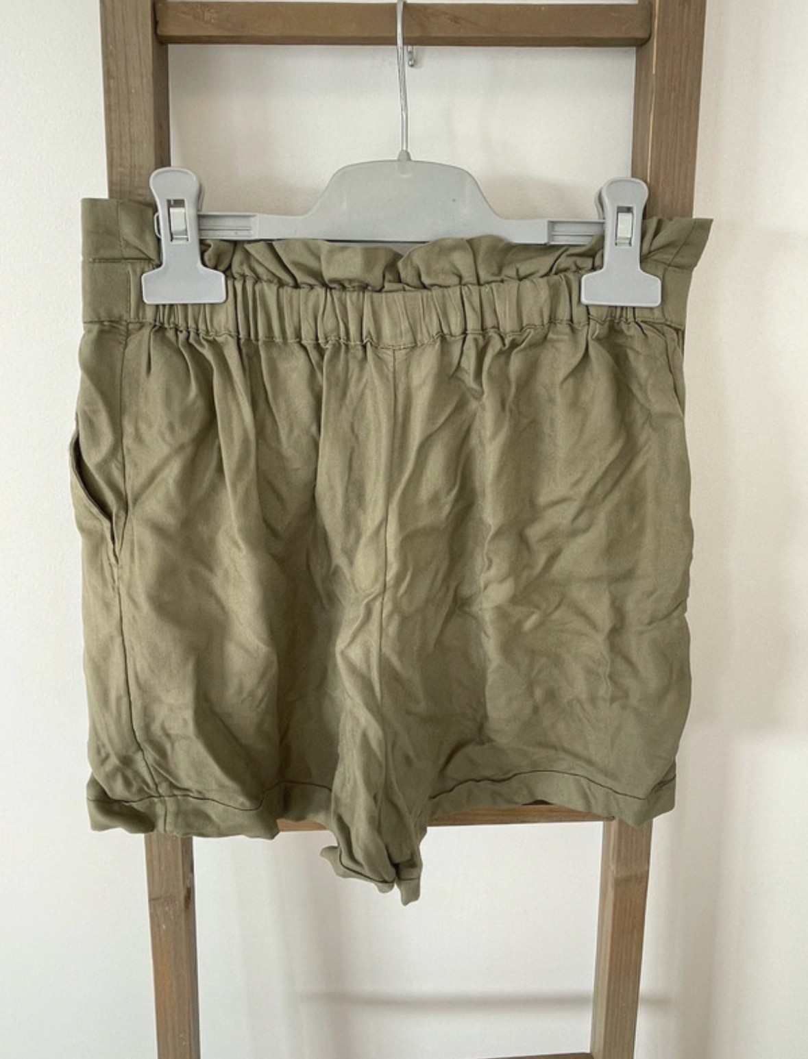 MBLA100 SHORT FLUIDE KAKI PIMKIE 36 DOS