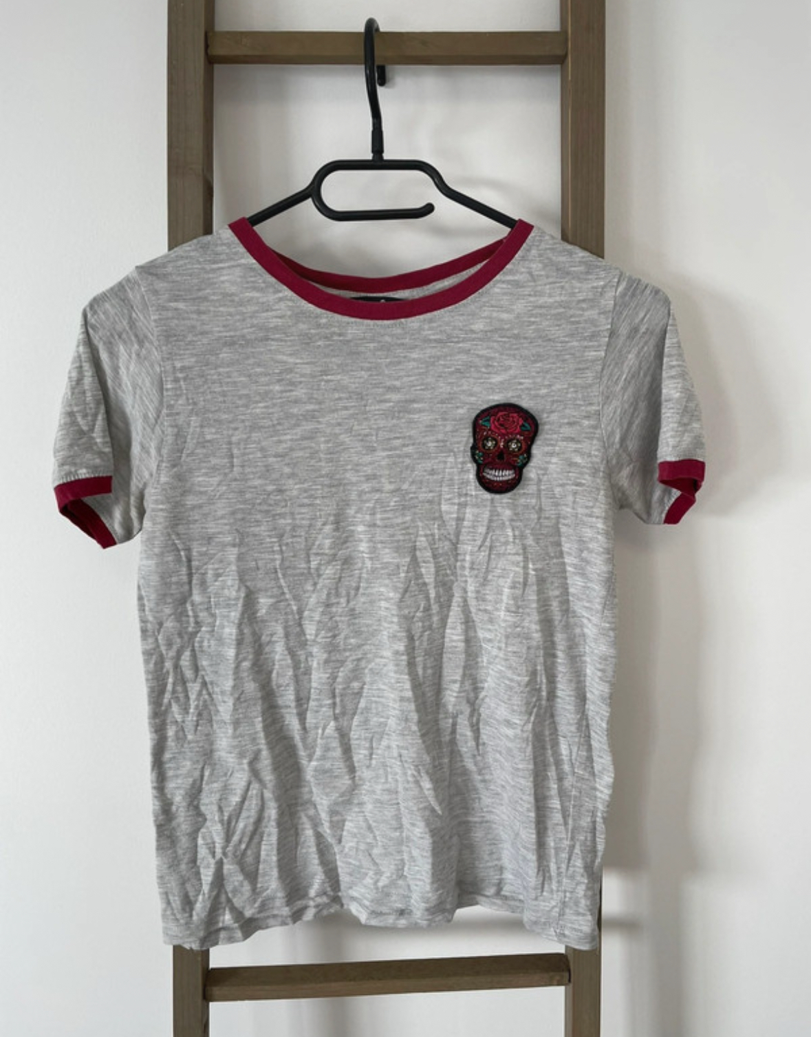 T-shirt gris et bordeaux tête de mort, Jennyfer, XS