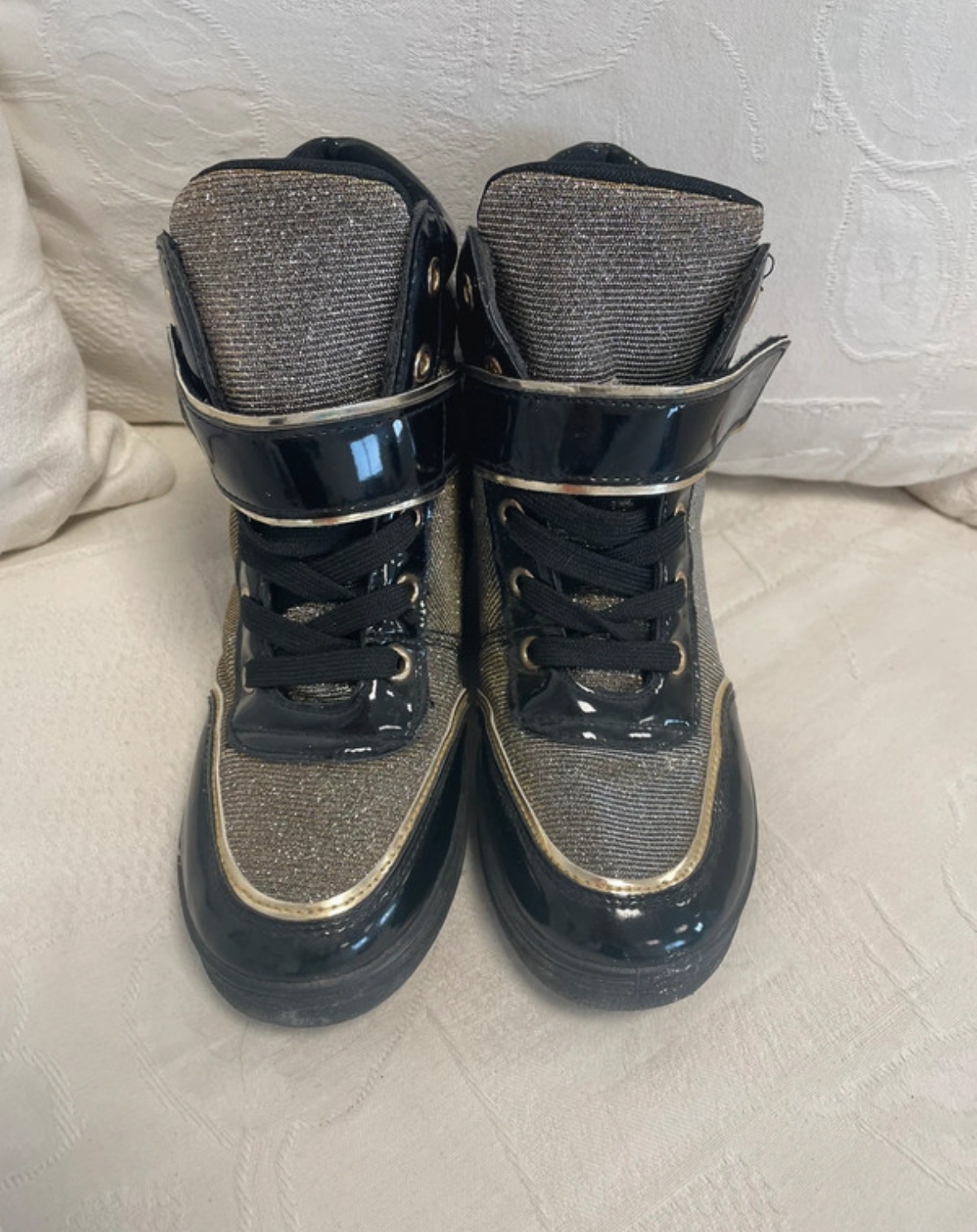 JVER84 BASKETS NOIR ET DORE 38 FACE