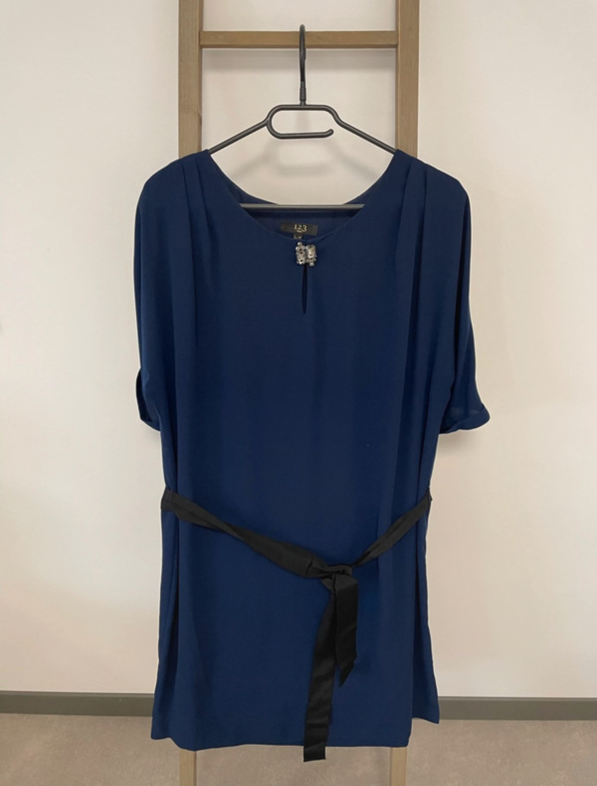 SDET146 ROBE BLEU MARINE AVEC CEINTURE NOIRE 123 44