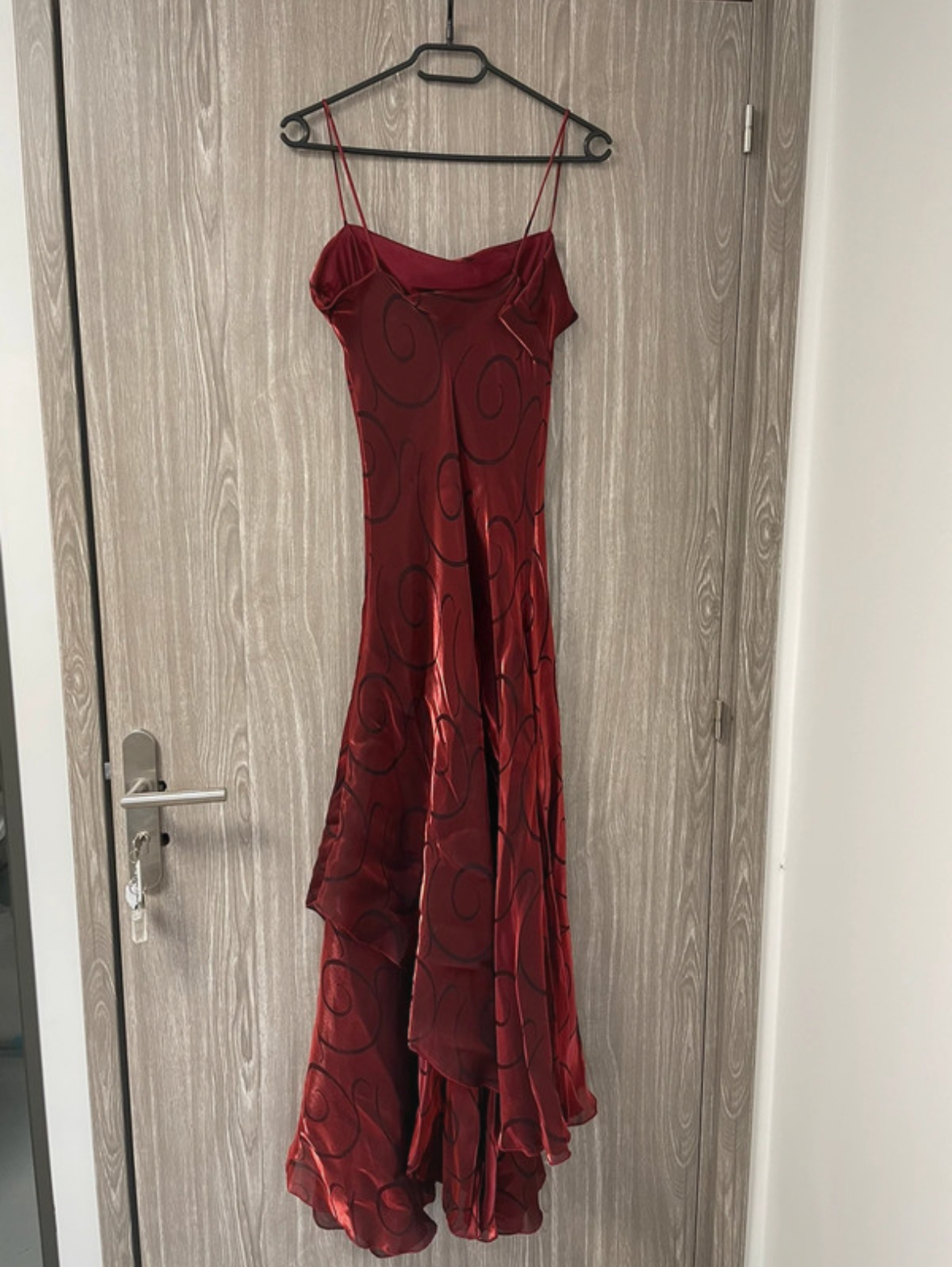 VMAR19 ROBE DE COCKTAIL BORDEAUX ASYMETRIQUE T5 DOS
