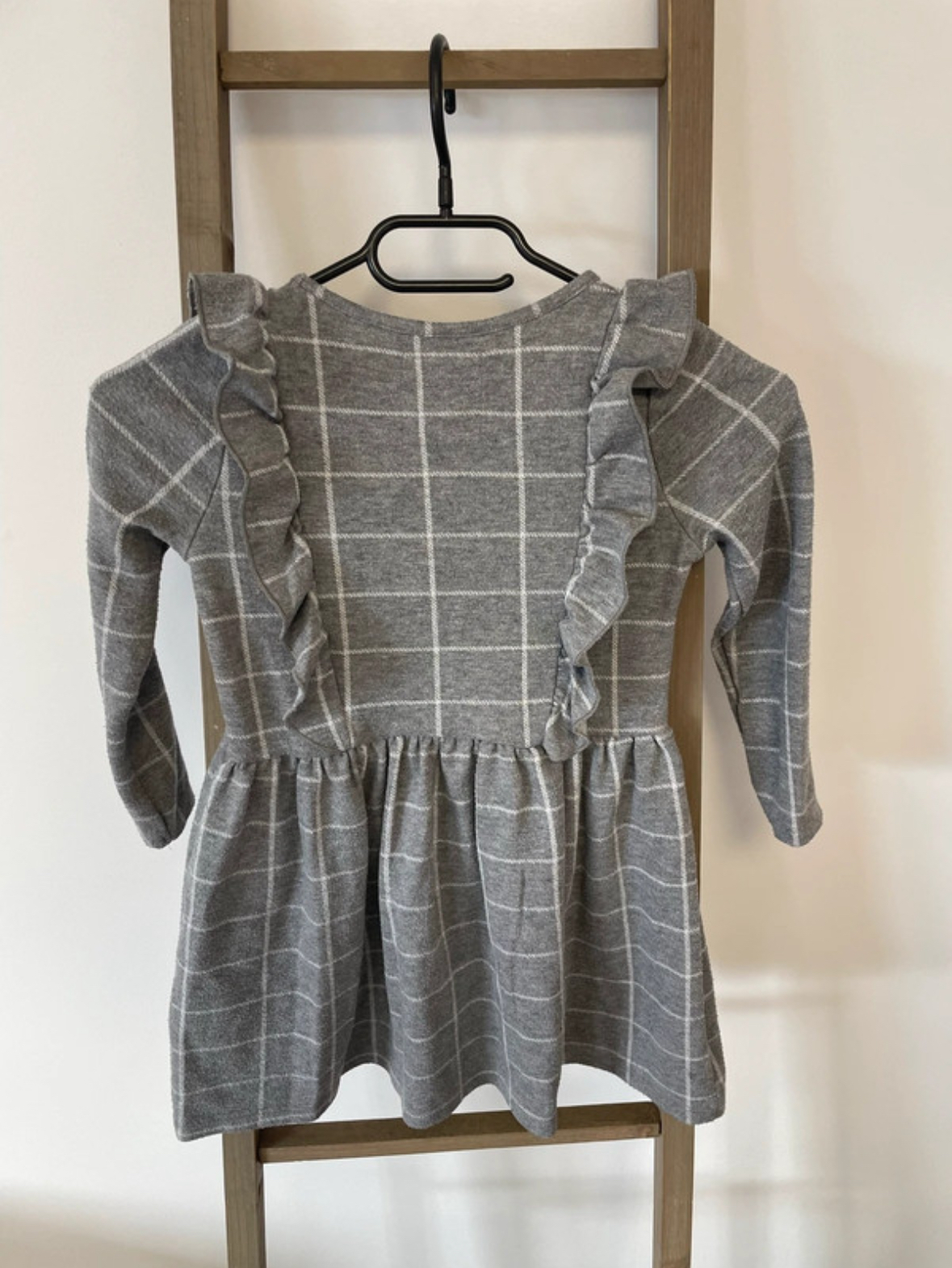 MCAL11 ROBE GRISE A VOLANTS C&amp;A 6 ANS DOS