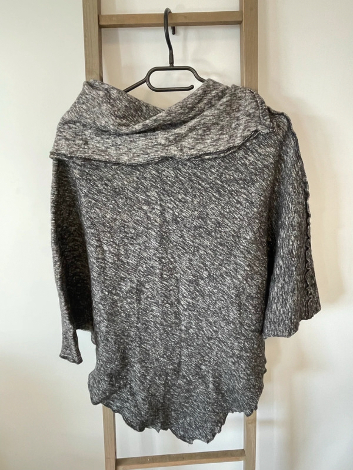 MCAL56 PONCHO GRIS GRAND COL TU DOS
