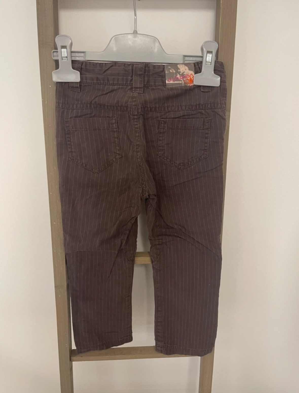 MCAL89 PANTALON MARRON RAYE ALPHABET 4 ANS DOS
