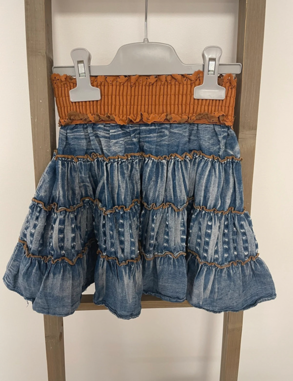 MCAL115 JUPE EFFET JEAN ET CEINTURE EN DAIM MARRON 8 ANS DOS