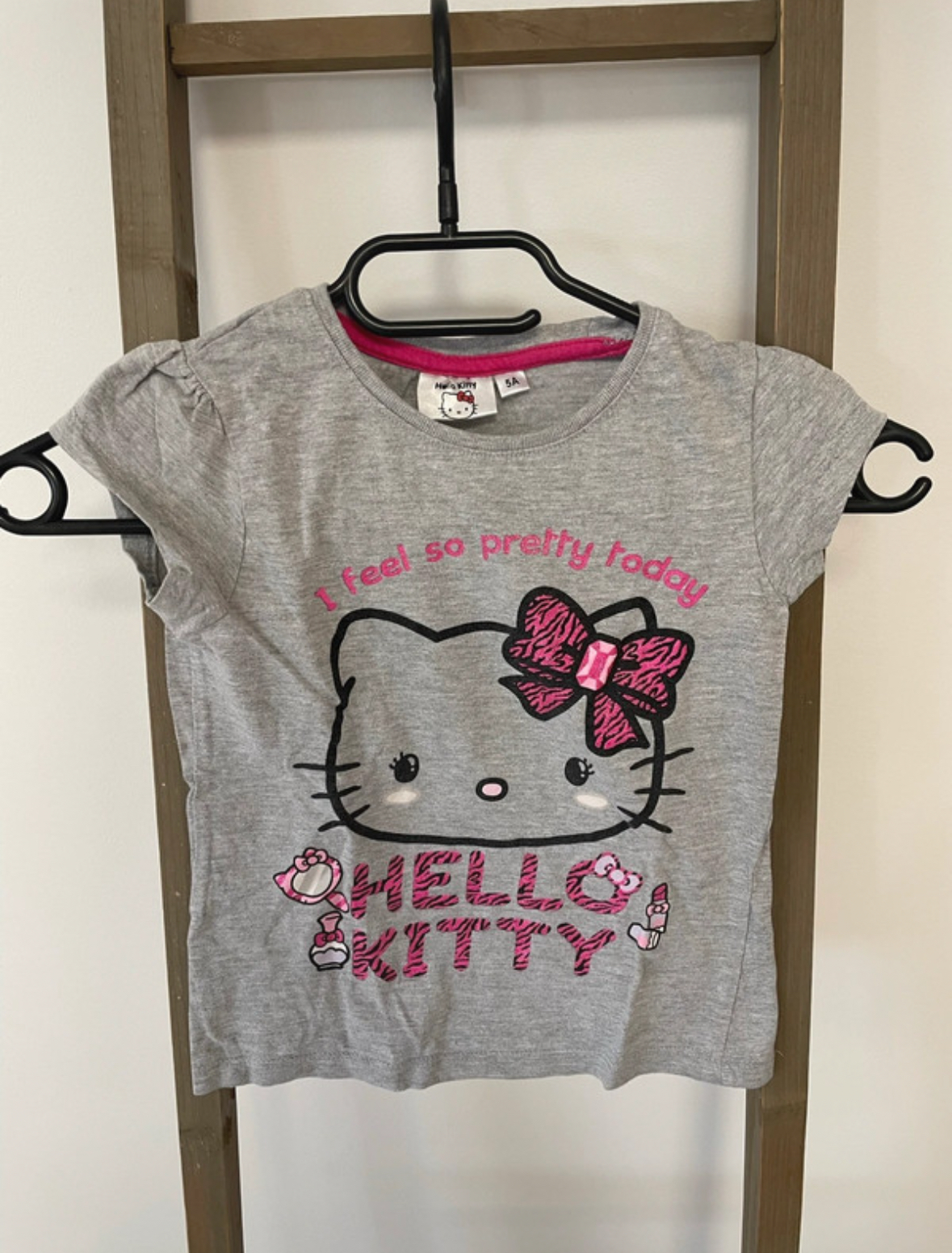 Tshirt gris et rose, Hello Kitty, 5 ans