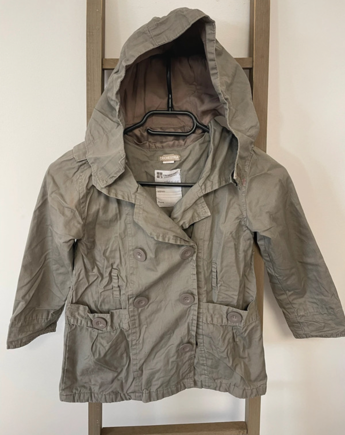 Trench kaki, Orchestra, 6 ans