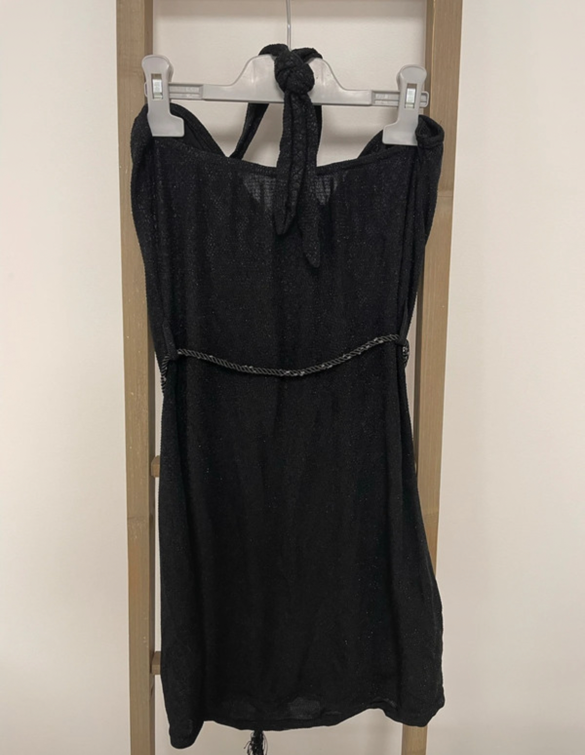 MPOI224 ROBE NOIRE BRILLANTE TOUR DE COU 40 DOS