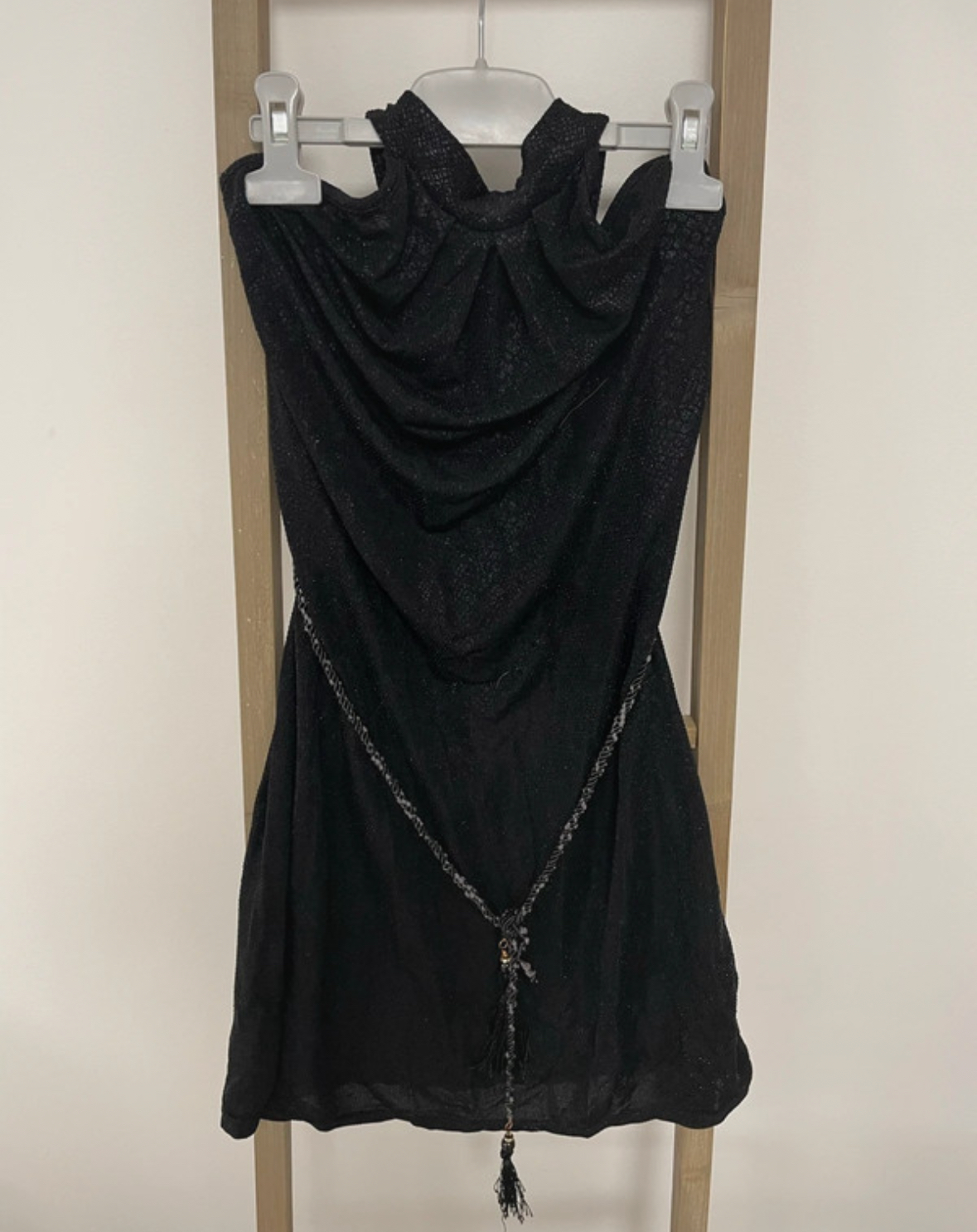 Robe noire brillante, tour de cou, 40