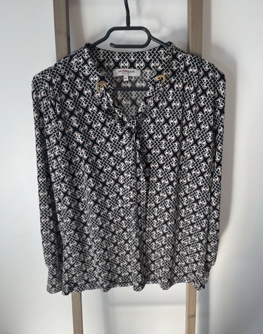 Blouse noir à motifs blancs