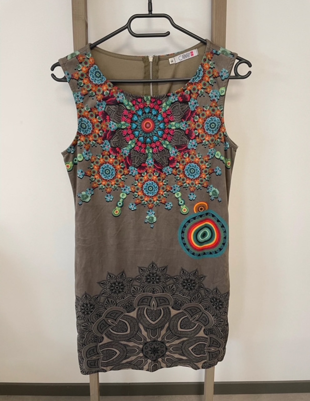 Robe sans manche taupe et couleurs, Carnaby, S/M
