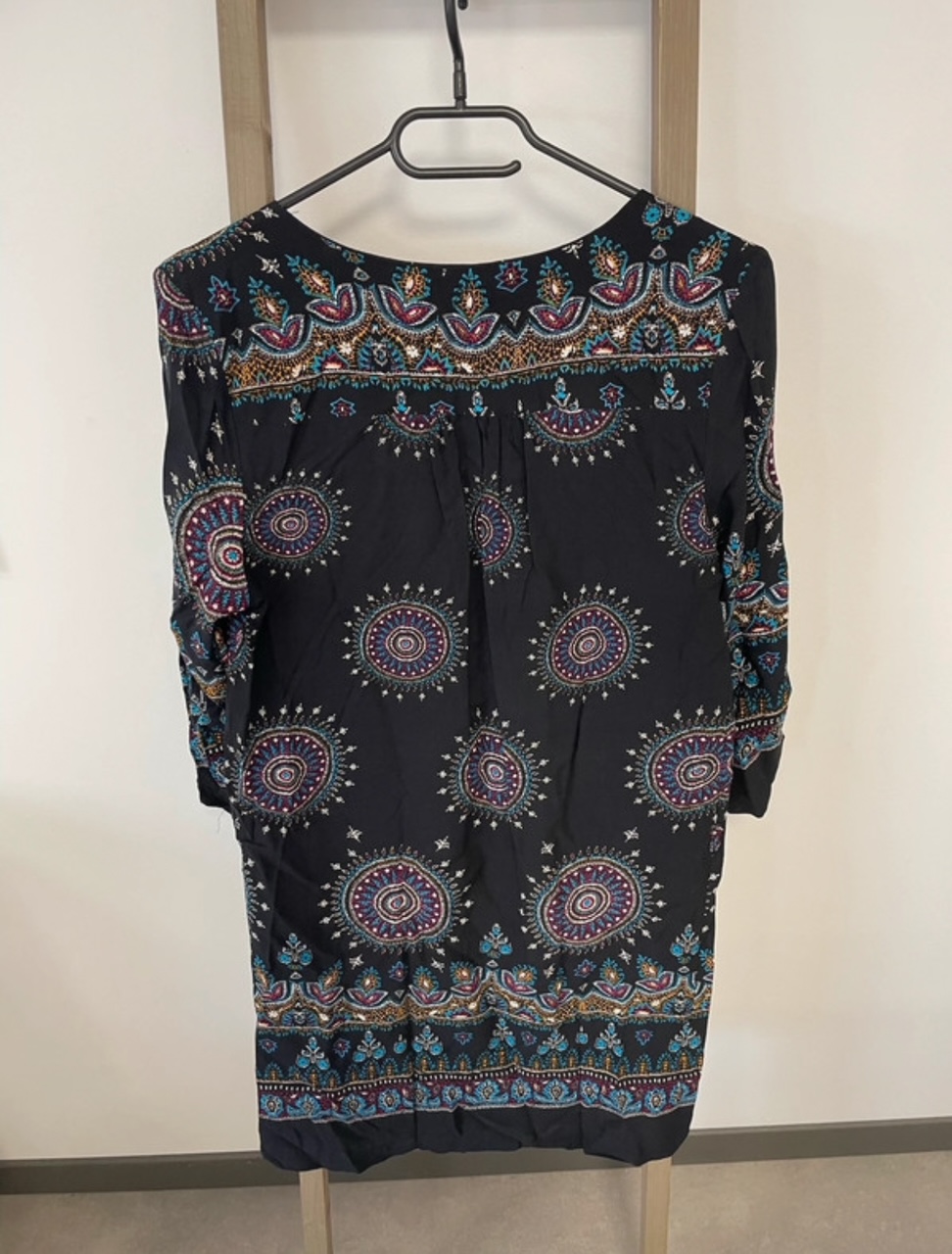 CDAV152 ROBE NOIRE AVEC RONDS COLORES LILI ET LALA S DOS