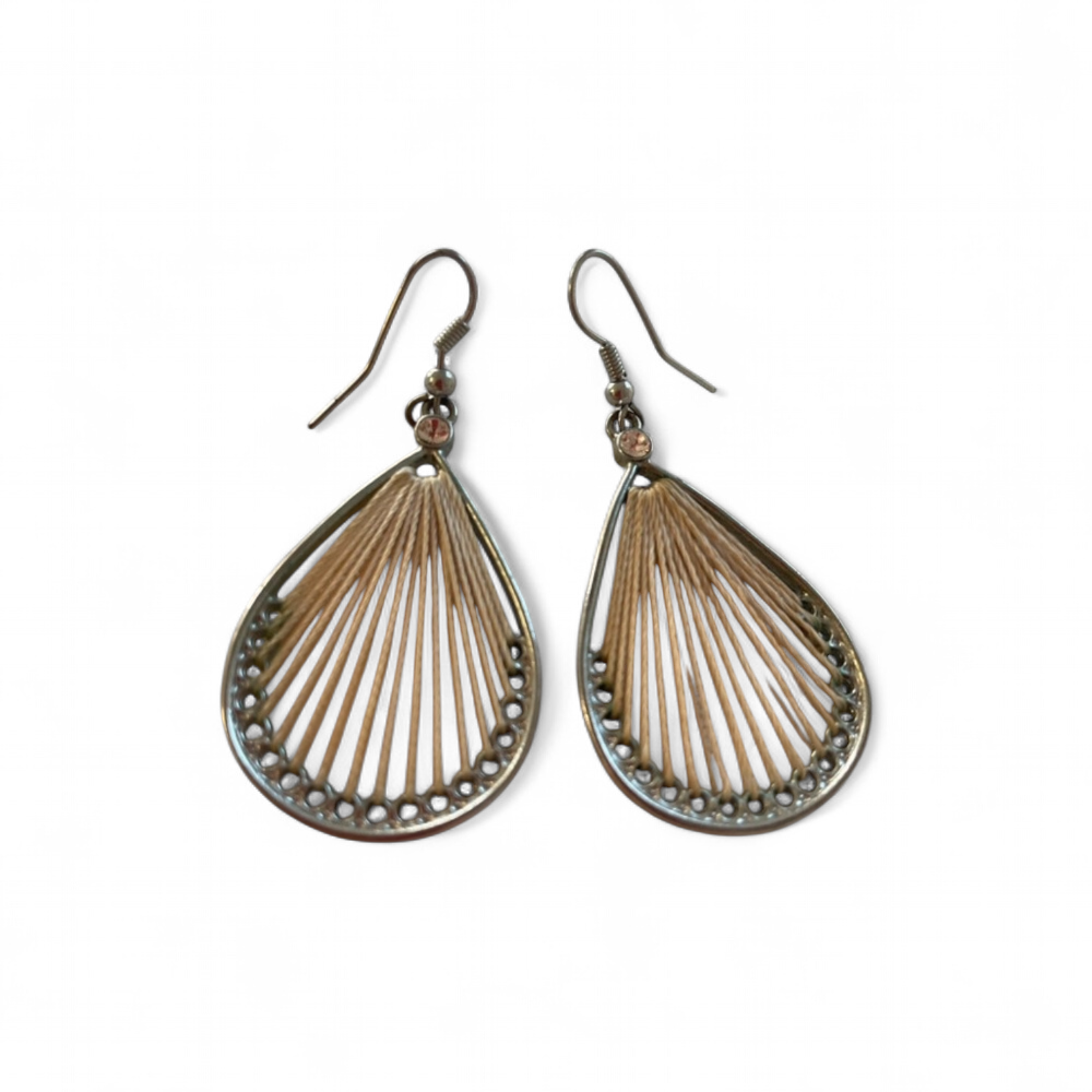 Boucle d\'oreille metal et fil neige