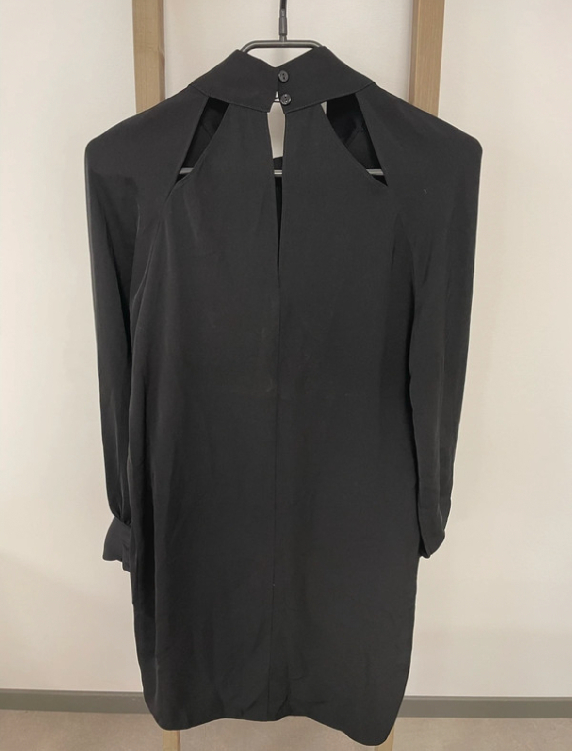 MPOU22 ROBE NOIRE MANCHES LONGUES LPB M DOS