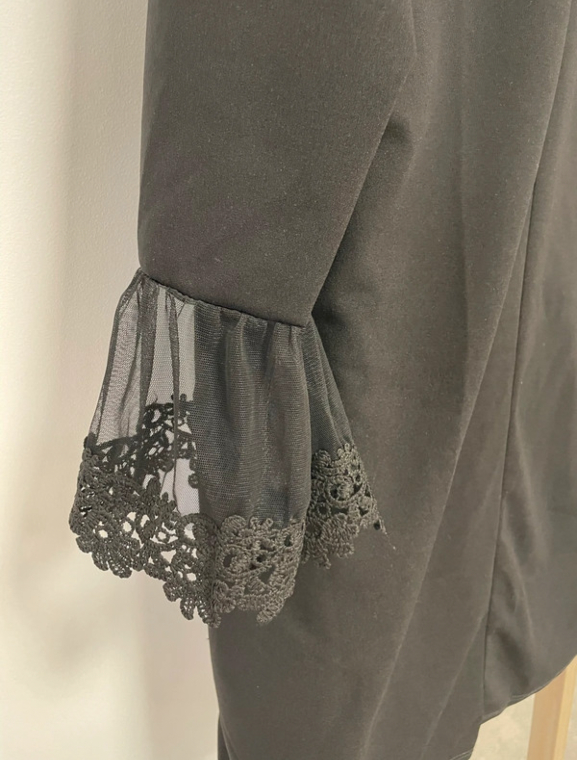 MPOU23 ROBE NOIRE MOUSSELINE ET DENTELLE M DOS