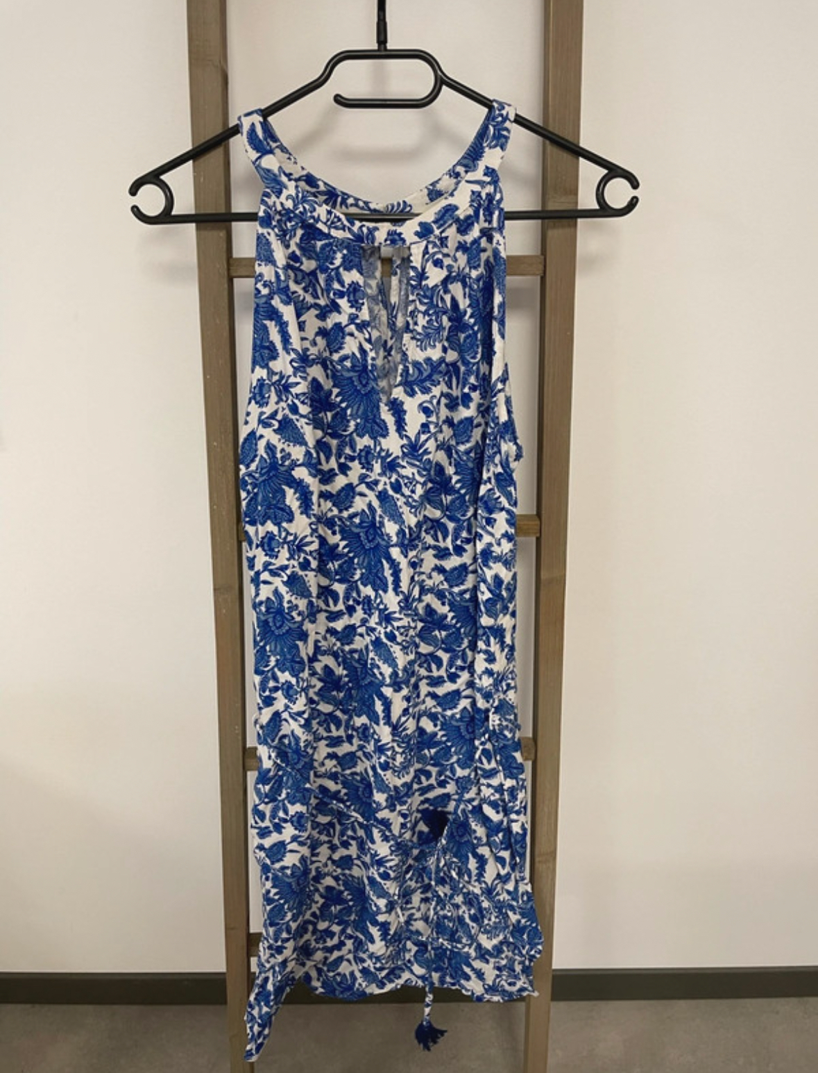 MPOU27 ROBE BLEU ET BLANC SANS MANCHE FLEURIE GRAIN DE MALICE 38