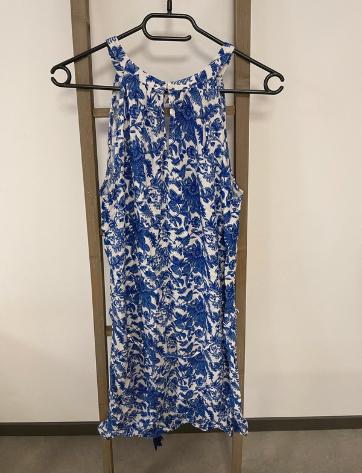 MPOU27 ROBE BLEU ET BLANC SANS MANCHE FLEURIE GRAIN DE MALICE DOS