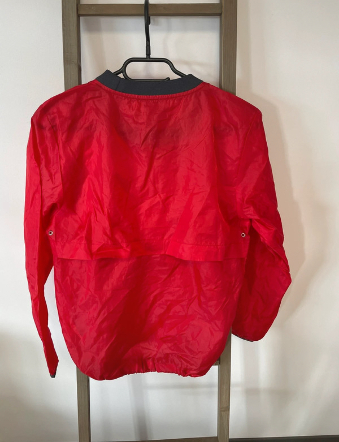 PCAR104 PULL KWAY ROUGE DE FOOTBALL MACRON XS DOS