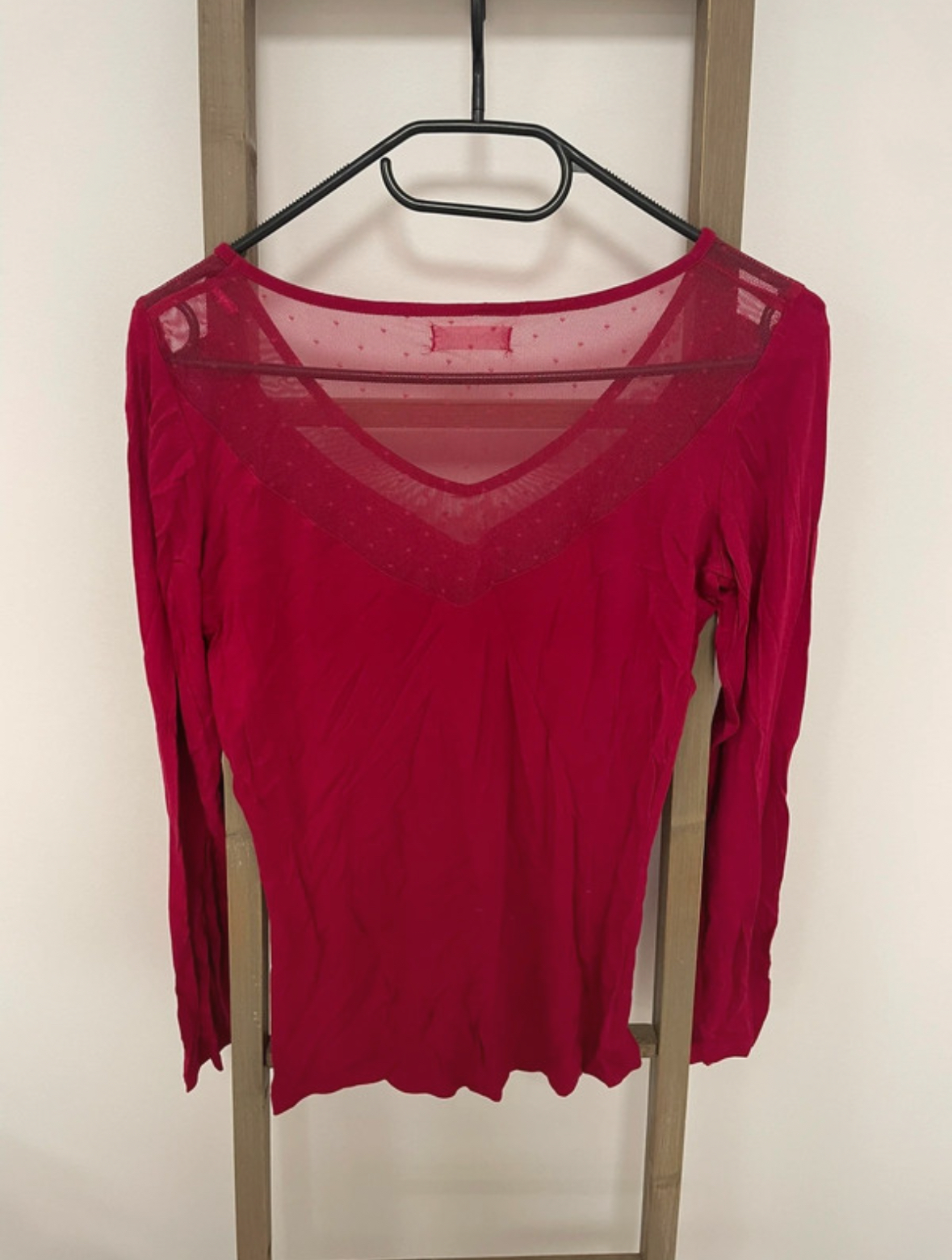 MBLA157 TOP ROUGE MANCHES LONGUES AVEC EMPIECEMENTS RESILLE CACHE CACHE 36 DOS