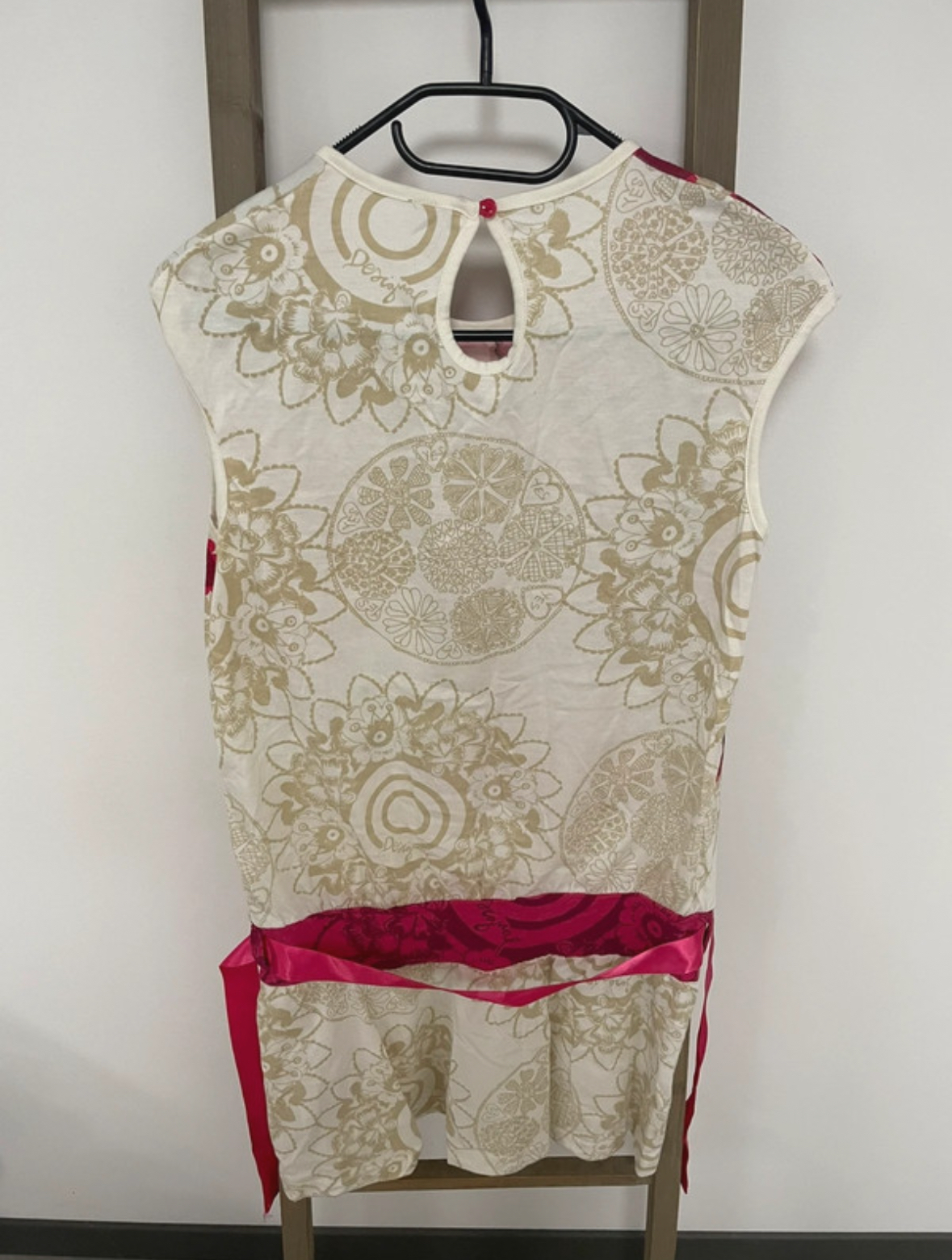 MBLA159 ROVBE FLEURIE ROSE ET BEIGE AVEC CEINTURE DESIGUAL 13 14 ANS DOS