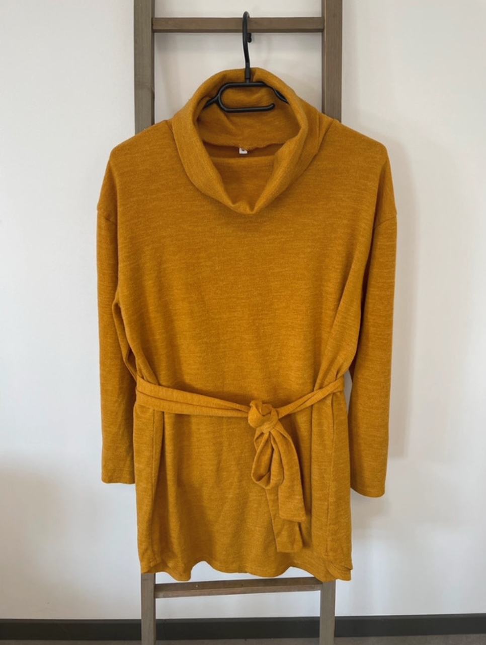Robe pull moutarde col roulé, M