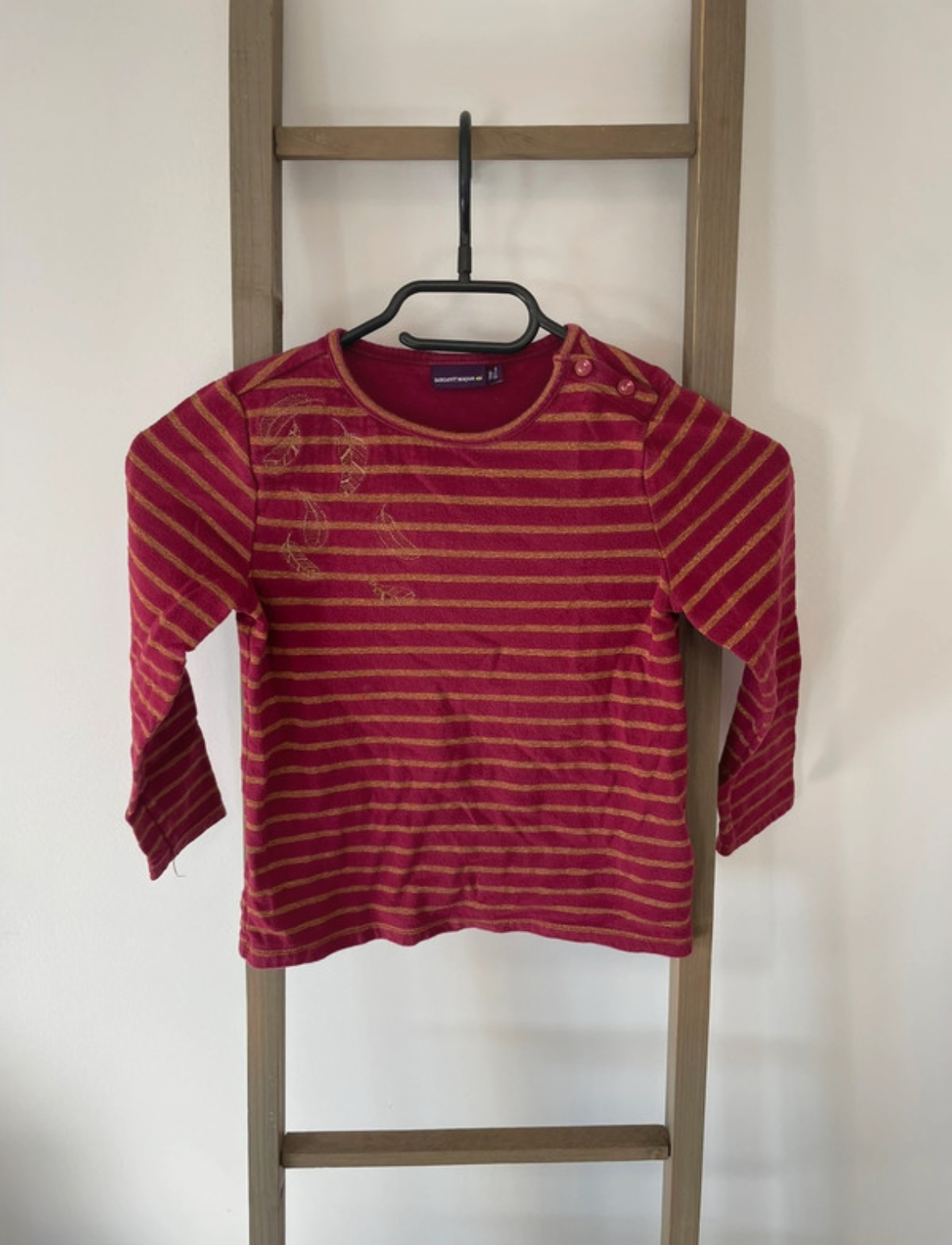 Pull rouge à rayures dorées, Sergent Major, 7 ans