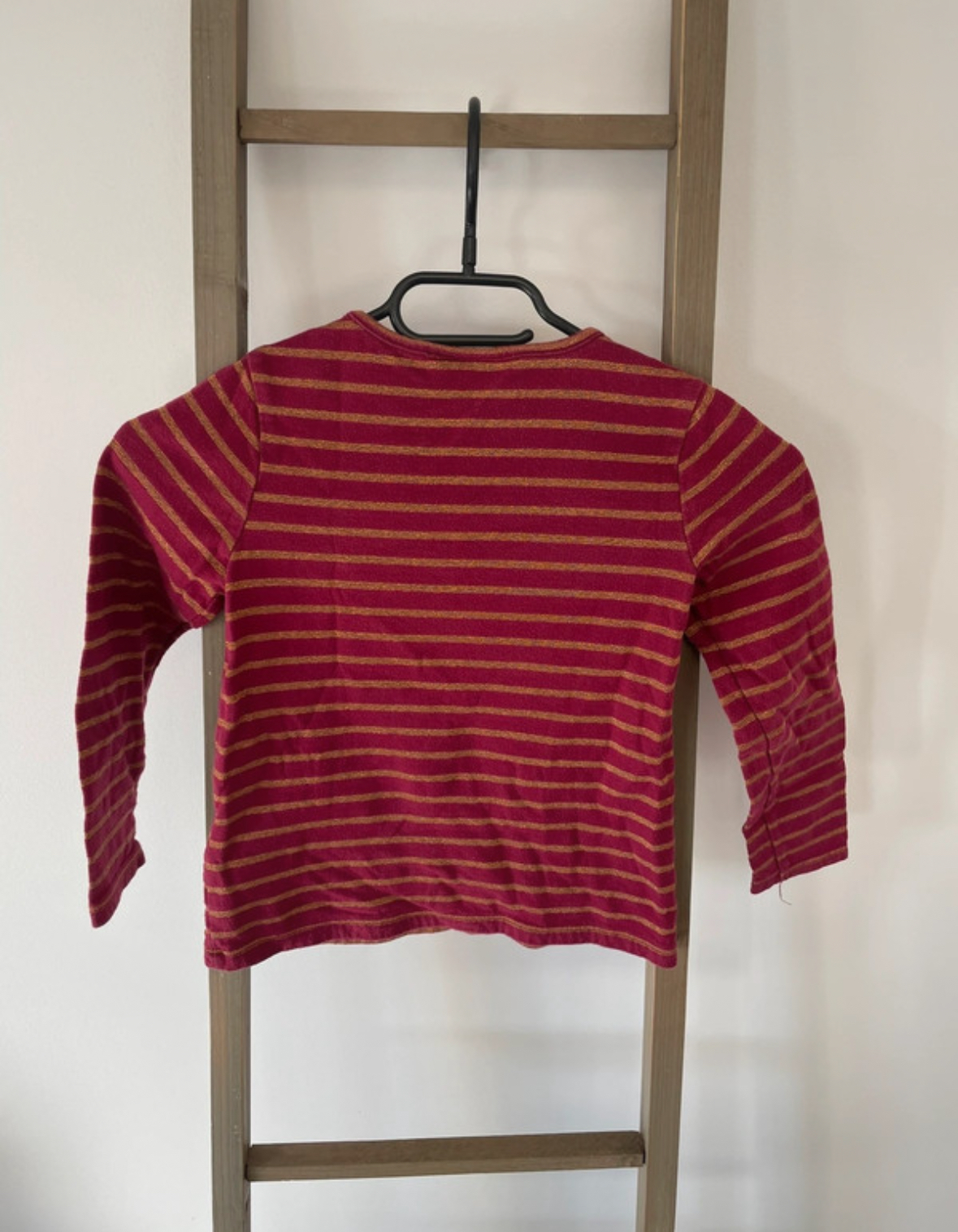 FBER32 pull rouge a rayure dorées, DOS