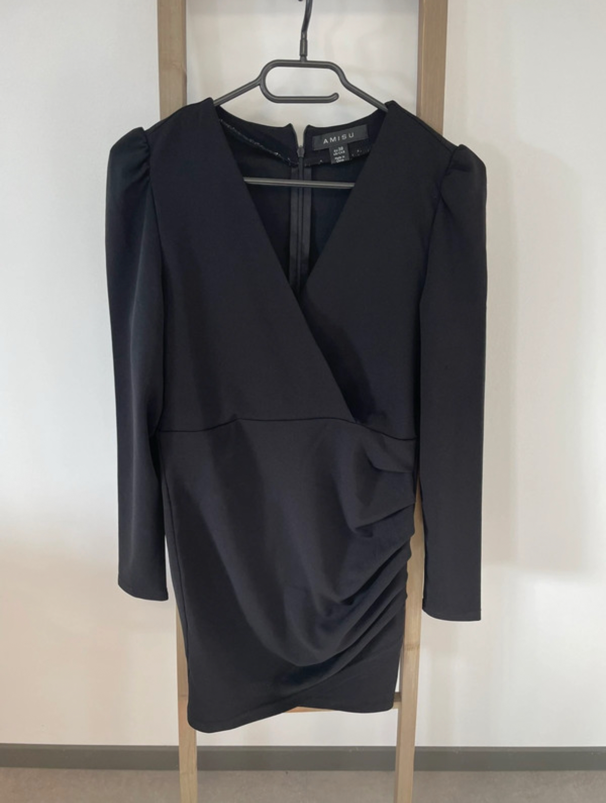 Robe noire drapée, Amisu, 38