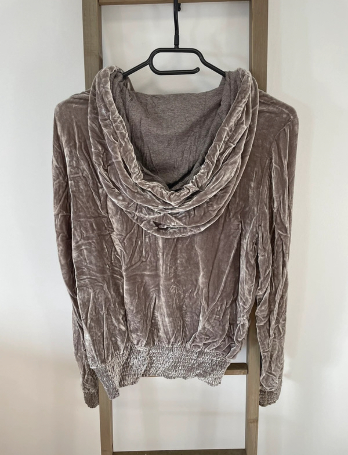 CMEN20 gilet gris satine avec capuche sweaty betty, DOS