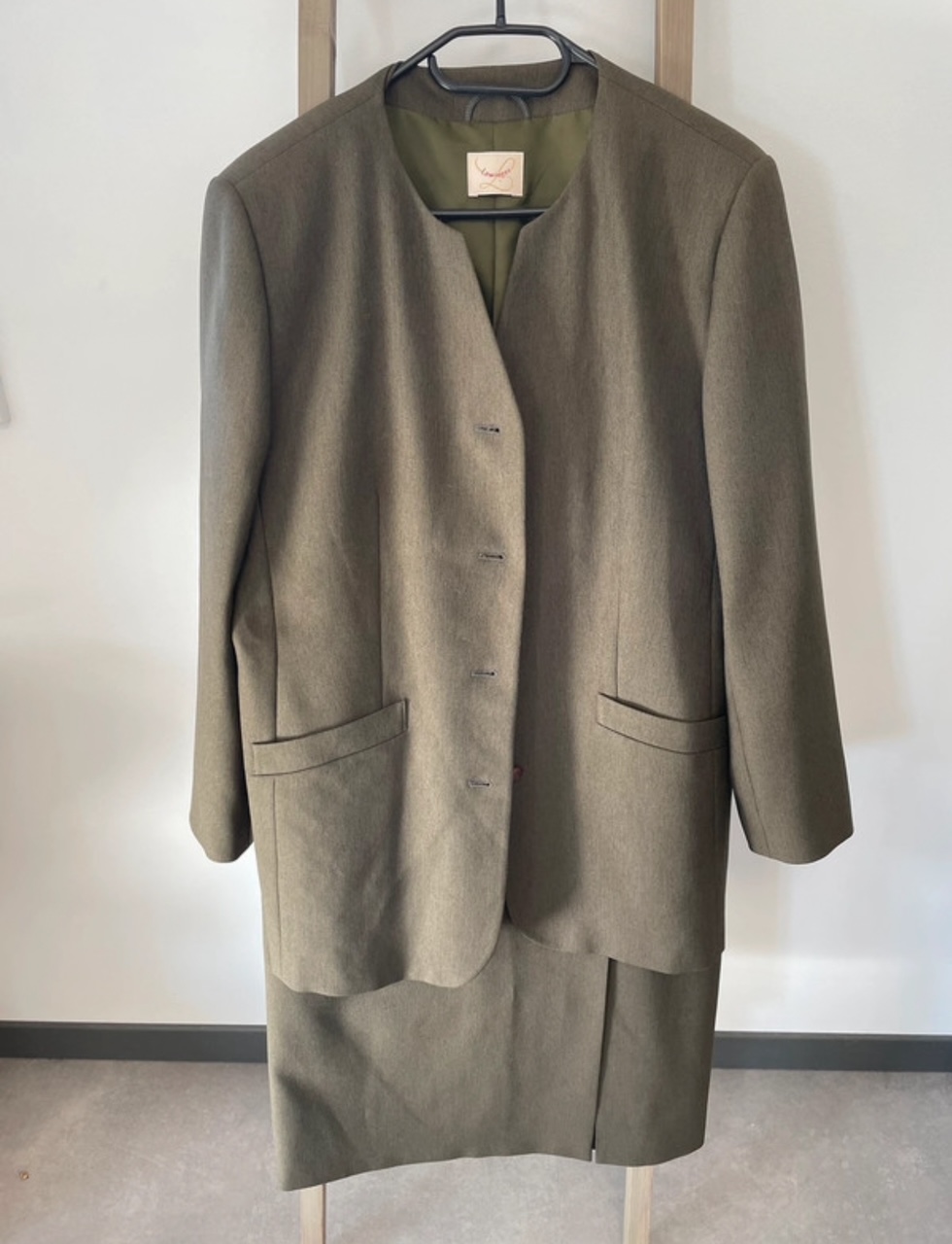 Tailleur jupe kaki, Lewinger, 44